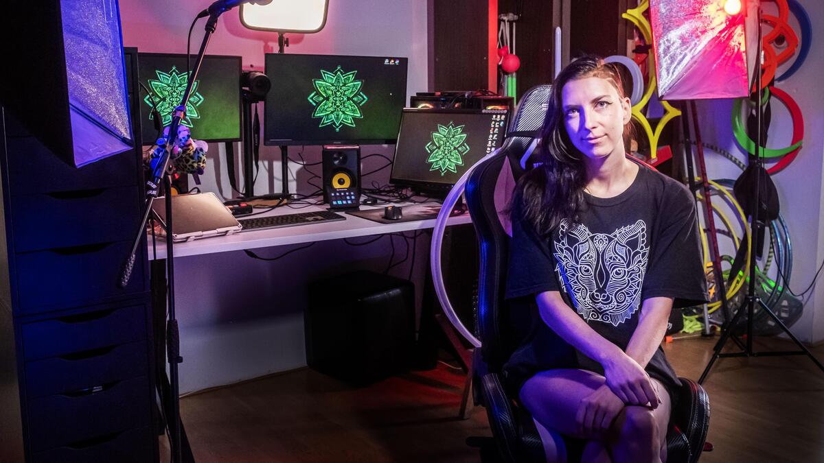 Flow Artist, Twitch-streamer of kunstenaar? Joan Smit in Holland’s Got ...