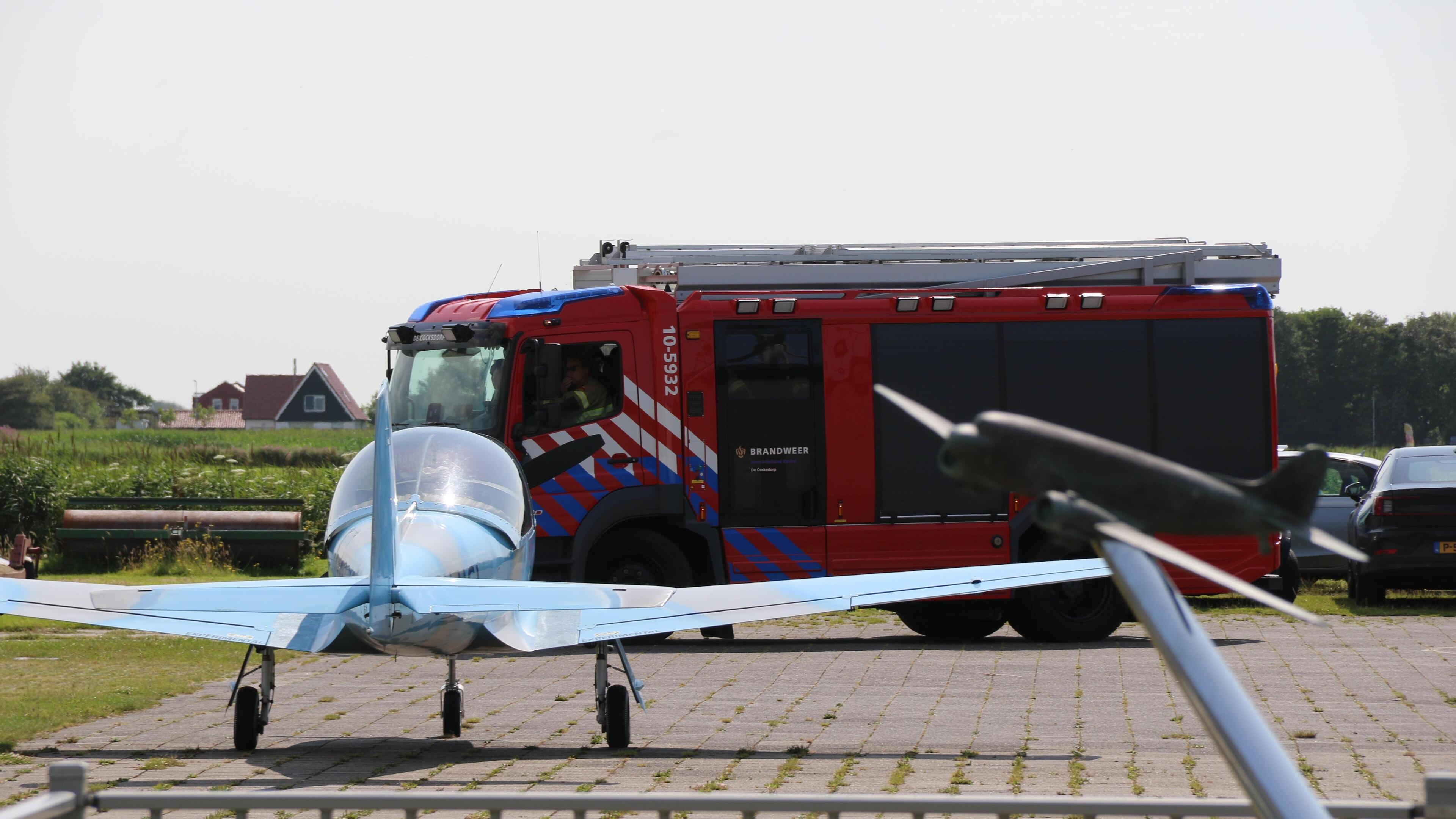 Parachutist overleden na val op vliegveld Texel, politie doet onderzoek