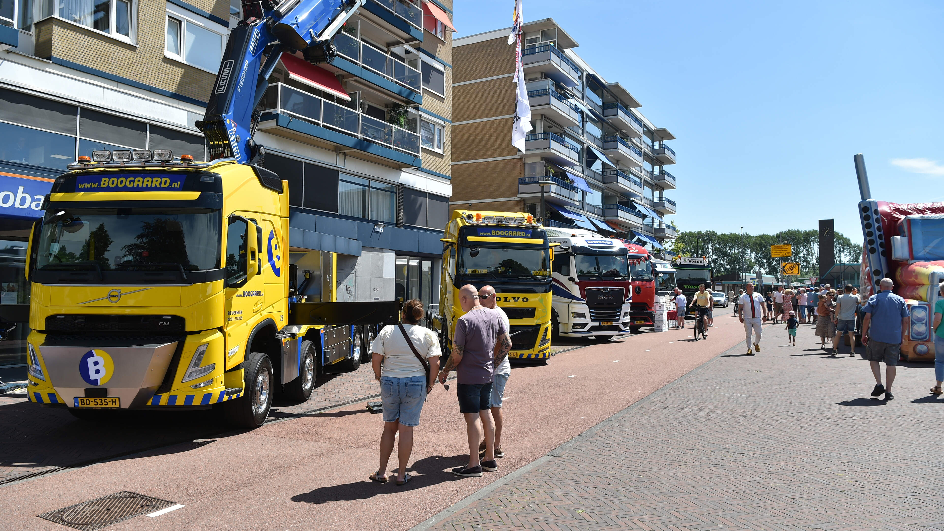 Transport Day in Beverwijk creates a stir in Breestraat: ‘It’s harder to get young people excited about a career as a truck driver’