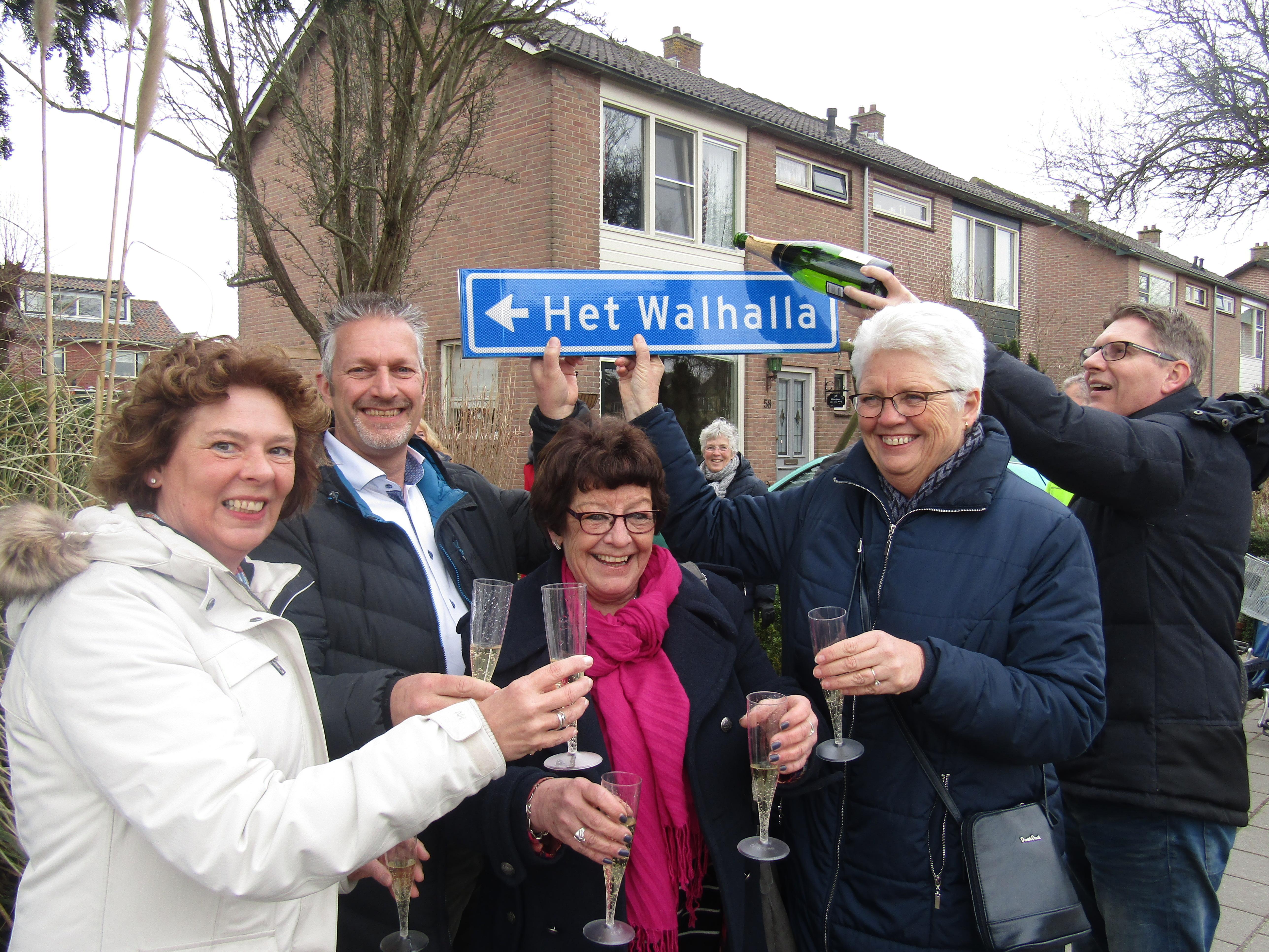 Dorpsblad krijgt straatnaam
