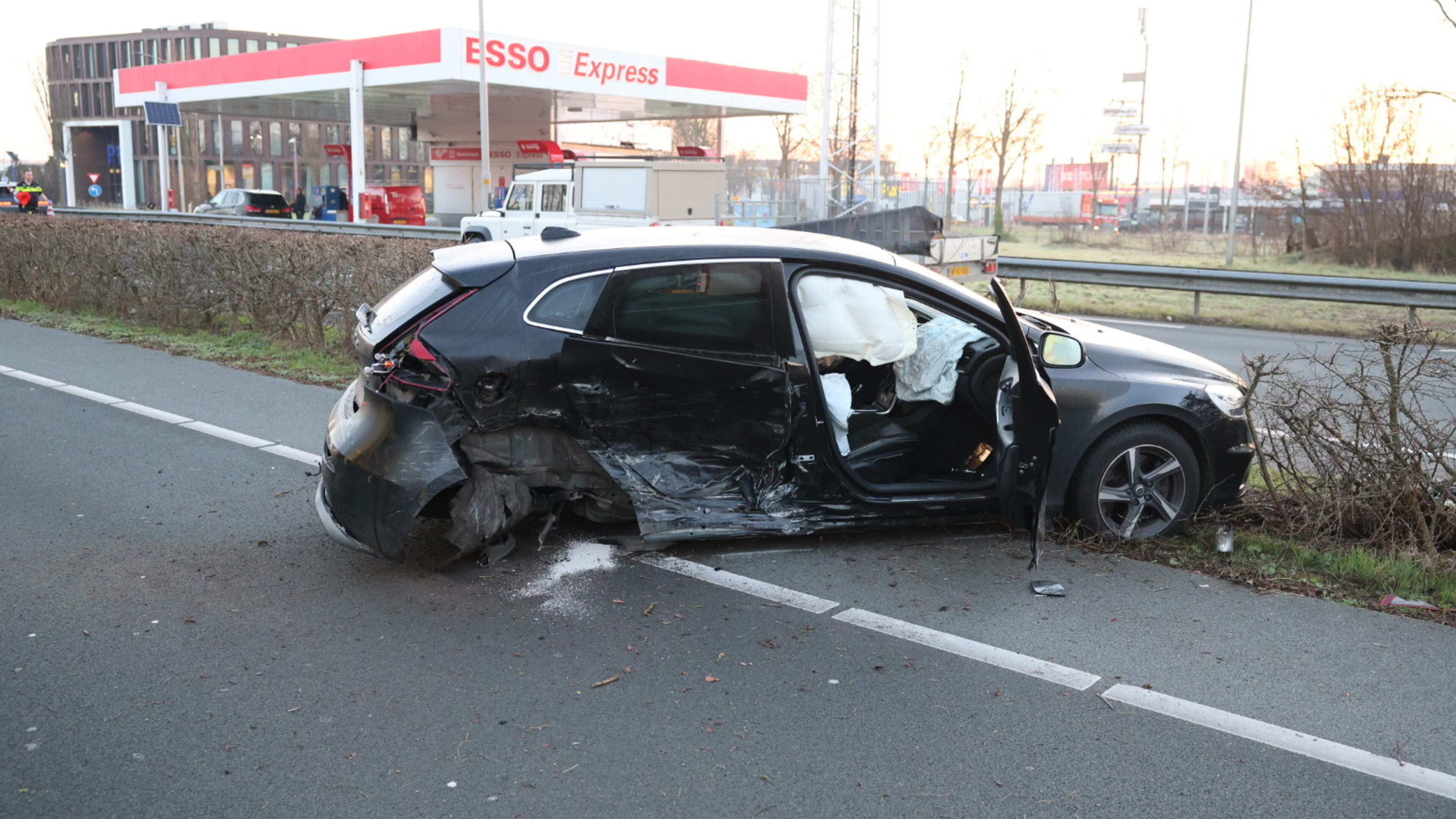 Heavy damage after collision on N208 near Velserbroek, road closed