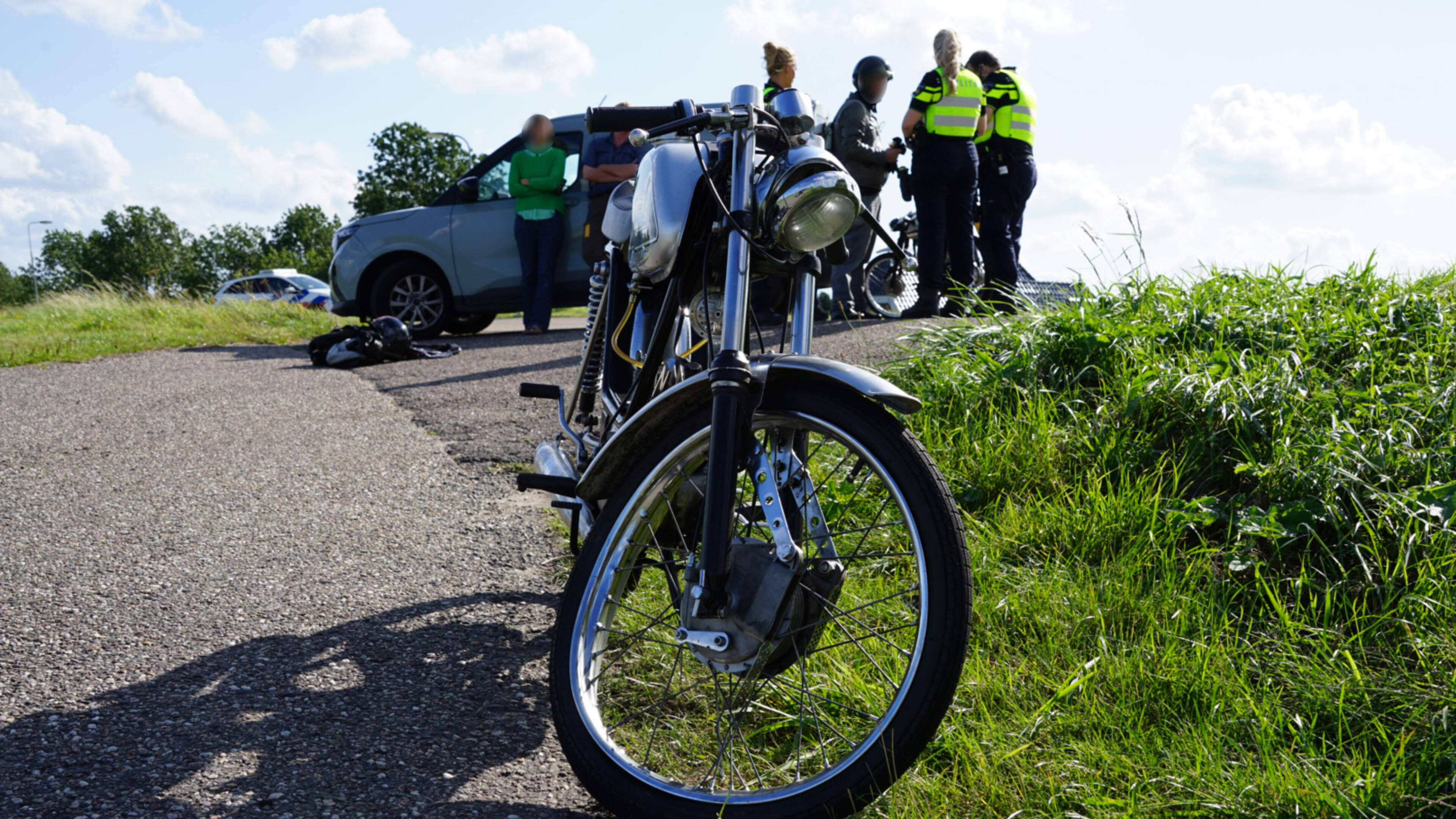 Brommerbestuurder gewond bij aanrijding in Wervershoof