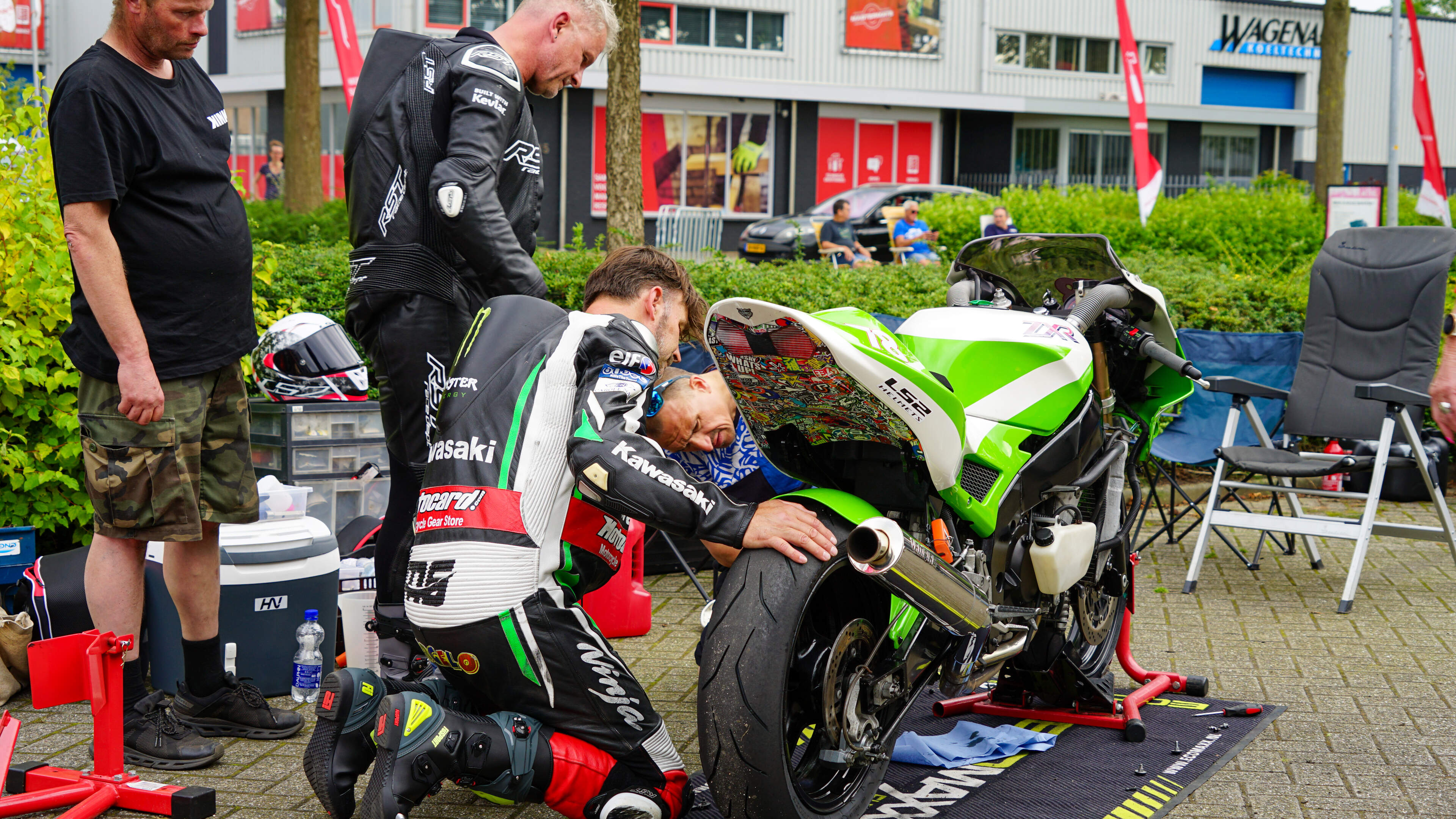 Classic-race op WFO-terrein brengt motorsporters samen in Zwaagdijk-Oost