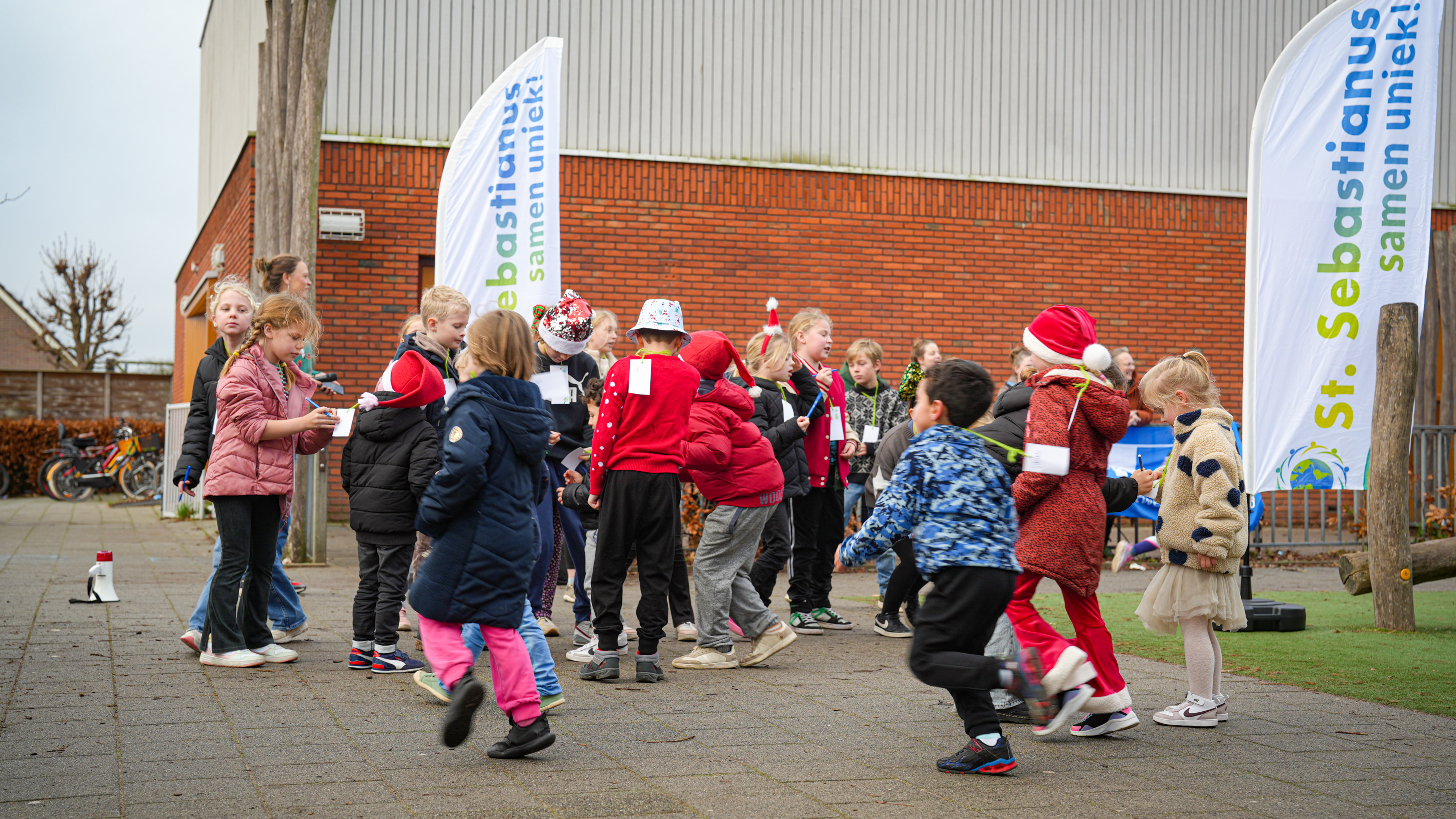 Met kerstmuts op rennen voor het goede doel in Ilpendam