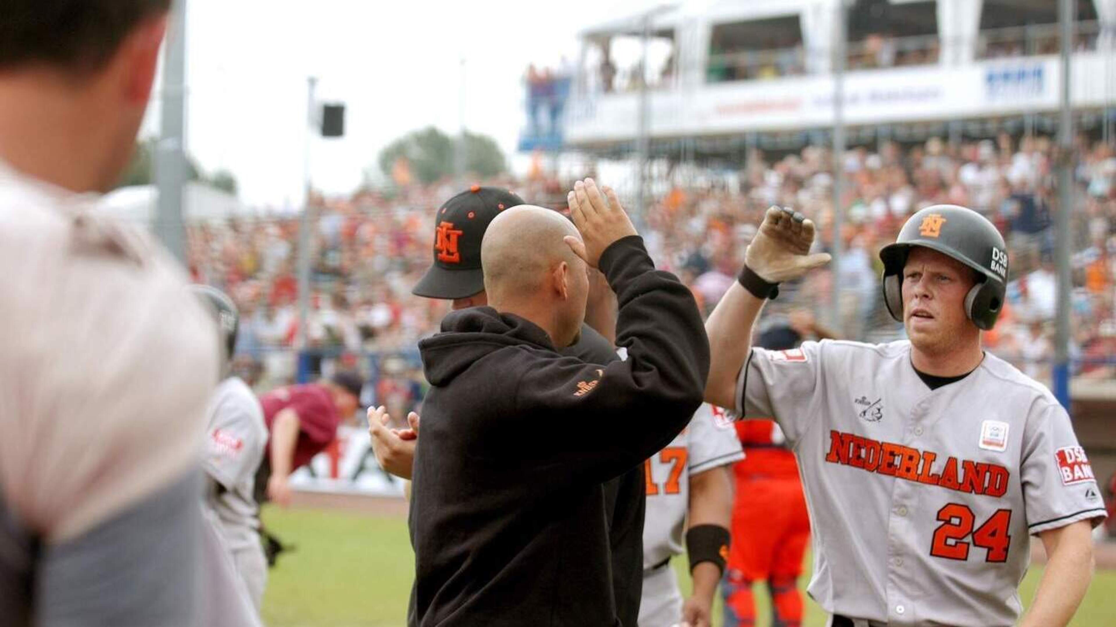 Moment of silence for late baseball player De Jong