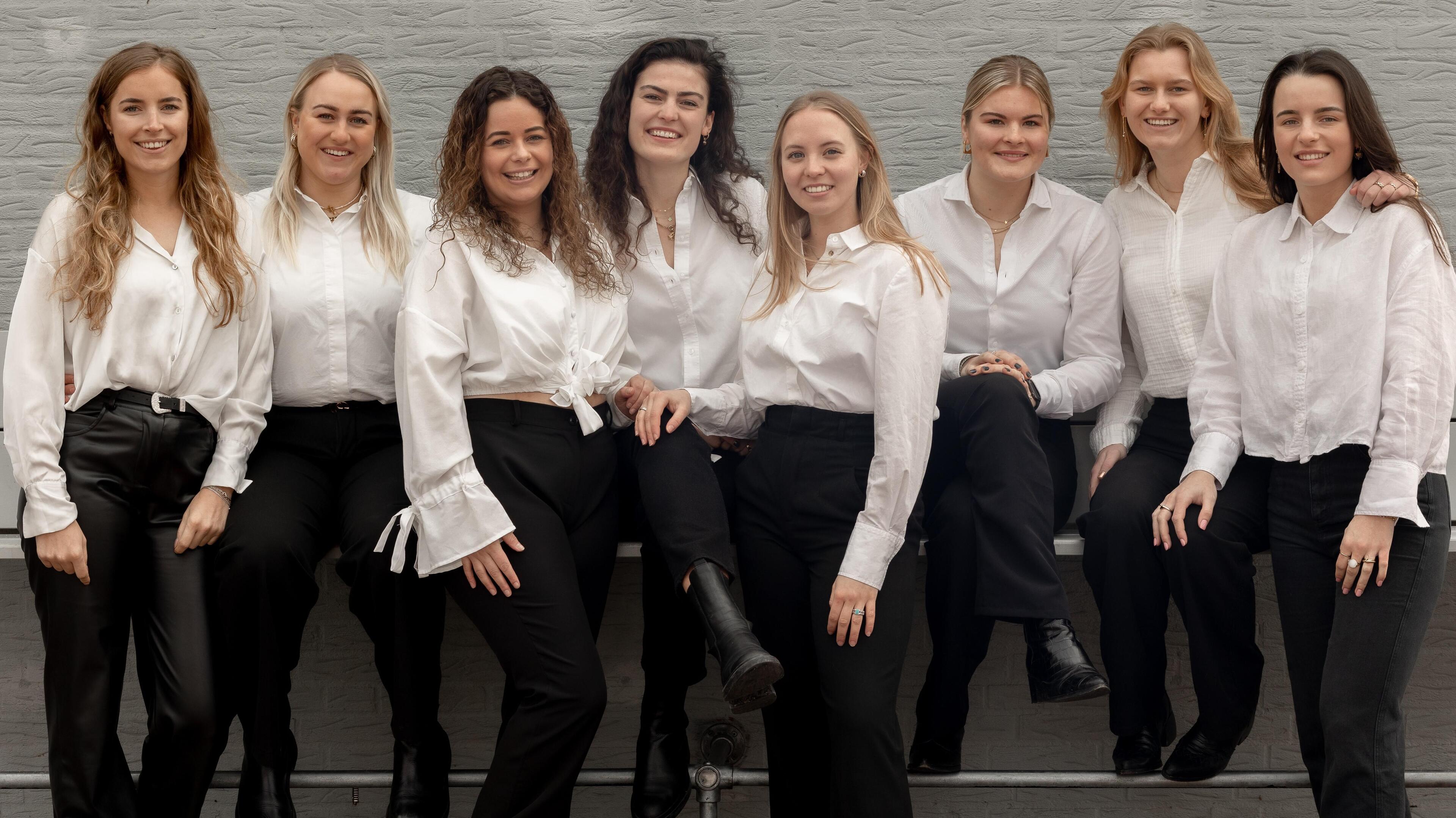 De Heren van Oudorp gooien het over een heel andere boeg. Want... heren? De dames nemen het over!