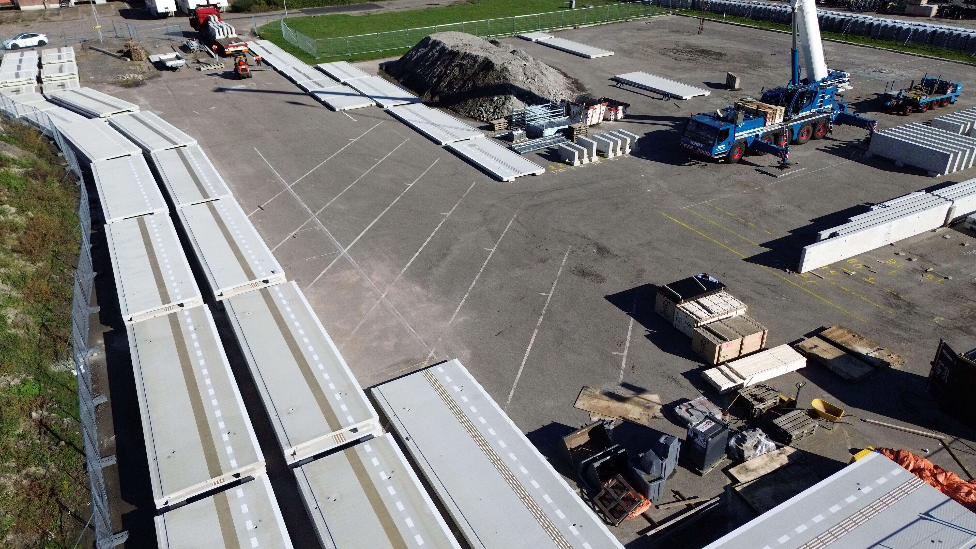 Nieuw station Kersenboogerd ligt als reusachtig bouwpakket al klaar in Zwaagdijk-Oost