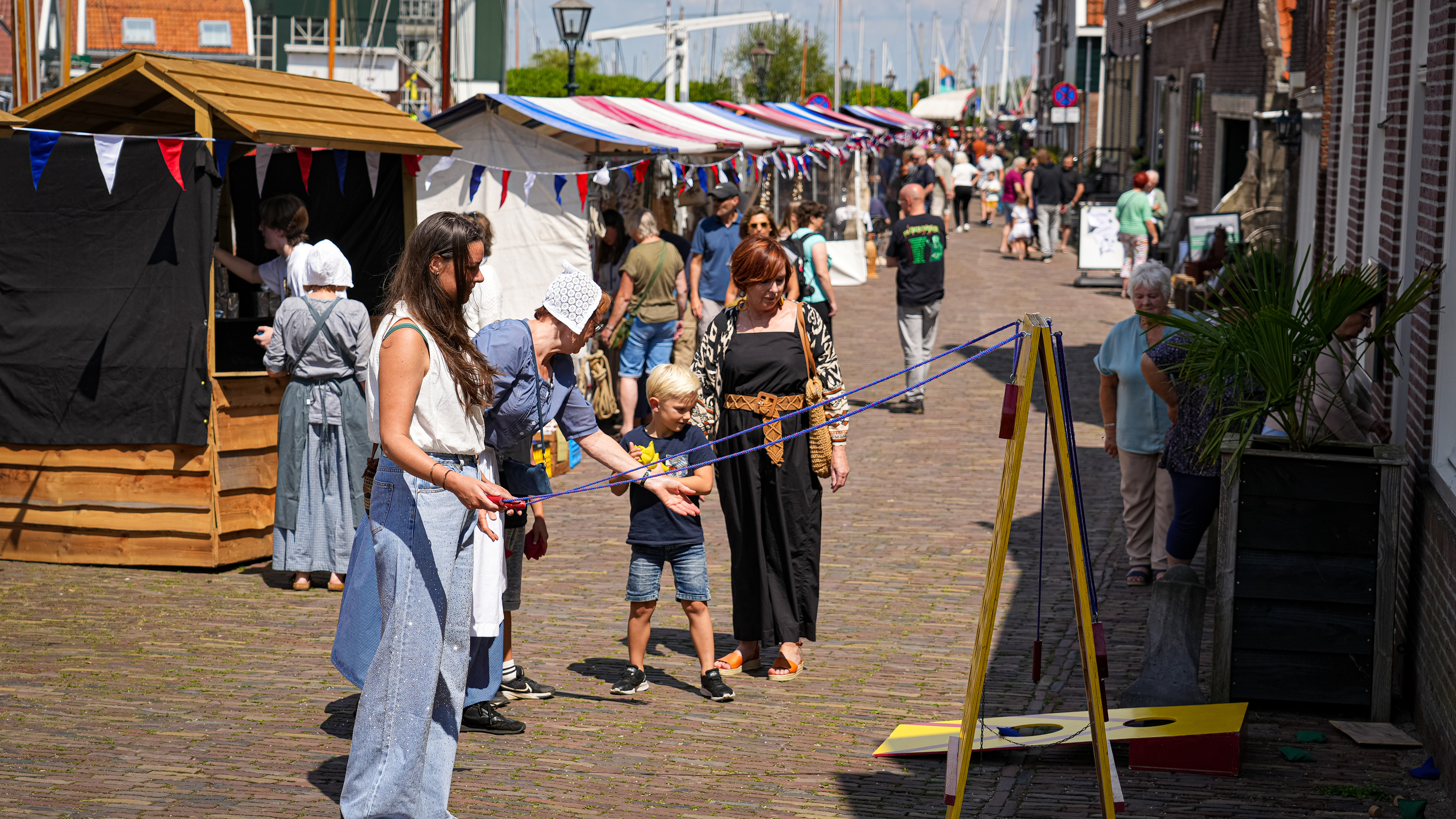 Waterlandse Kunstkring maakt debuut op Monnickendammer Visdagen: bezoekers kunnen workshop volgen