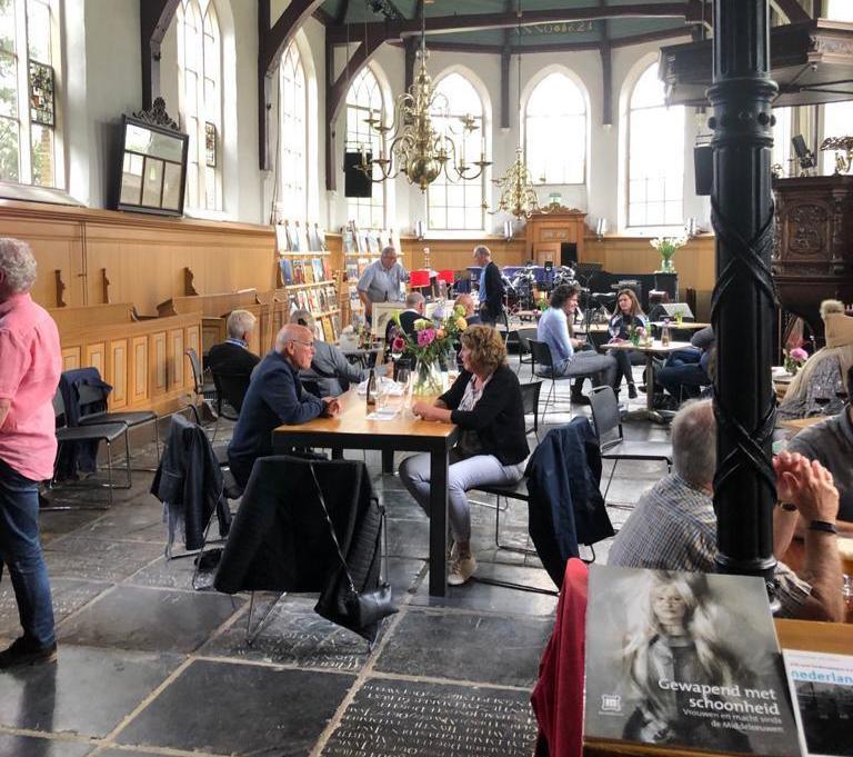 Publiek blijft Theaterkerk Hemels in Twisk goedgezind: ’Het is net een jazzcafé in New York’