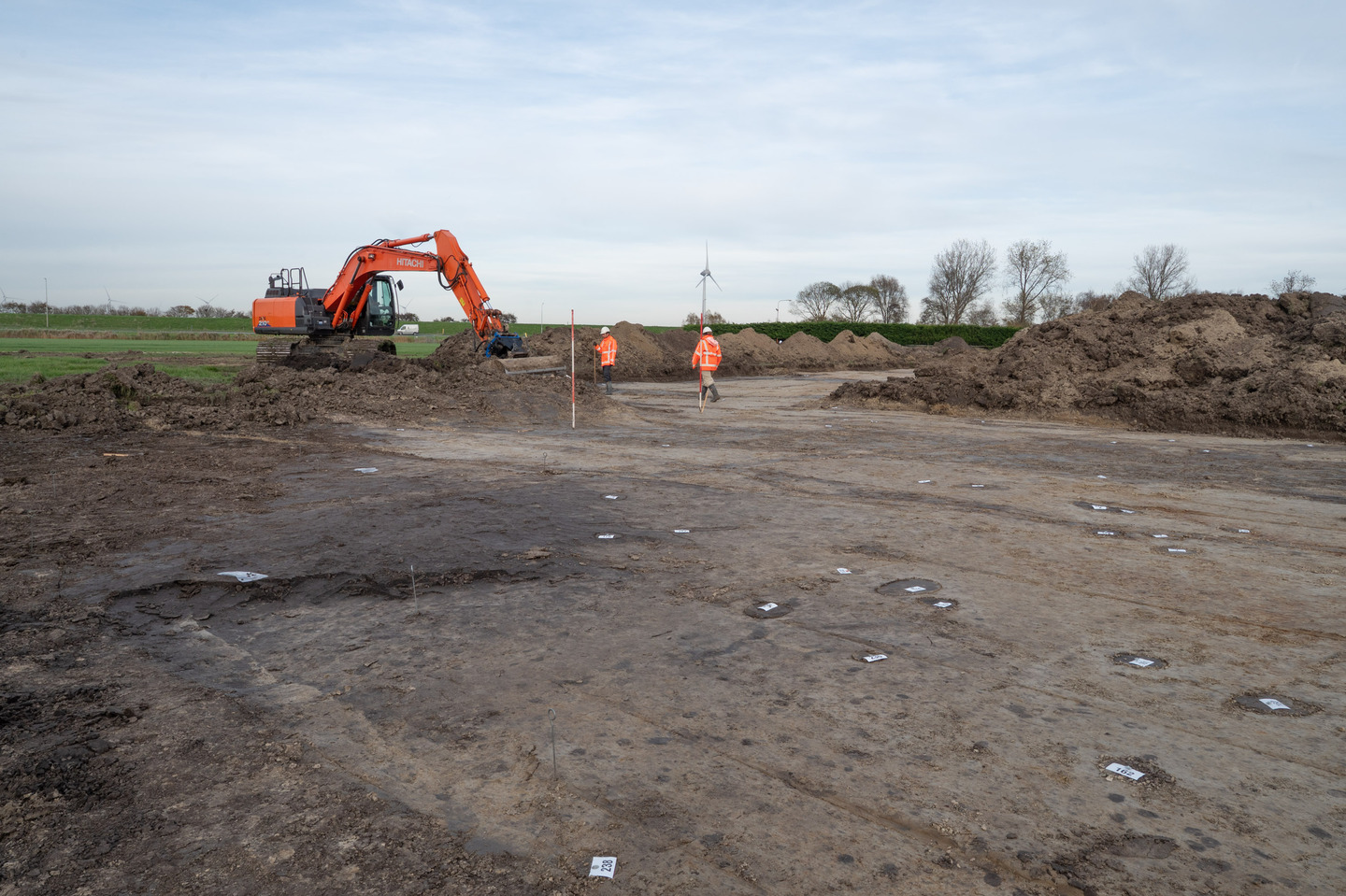 De verschillende vondsten zijn door de onderzoekers genummerd.