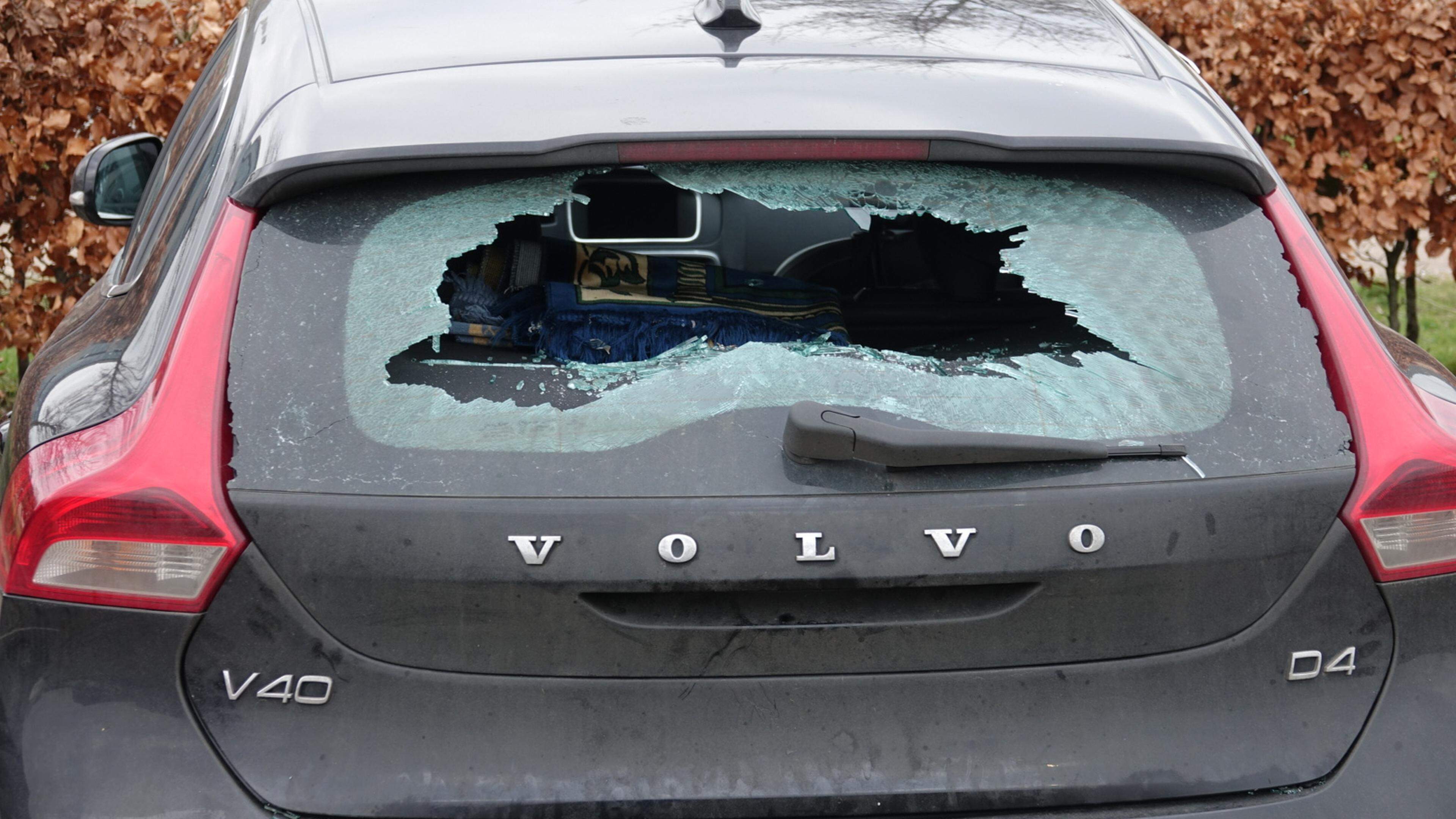 Advocaat vraagt om vrijlating van man die 27 auto’s in Westzaan vernield zou hebben