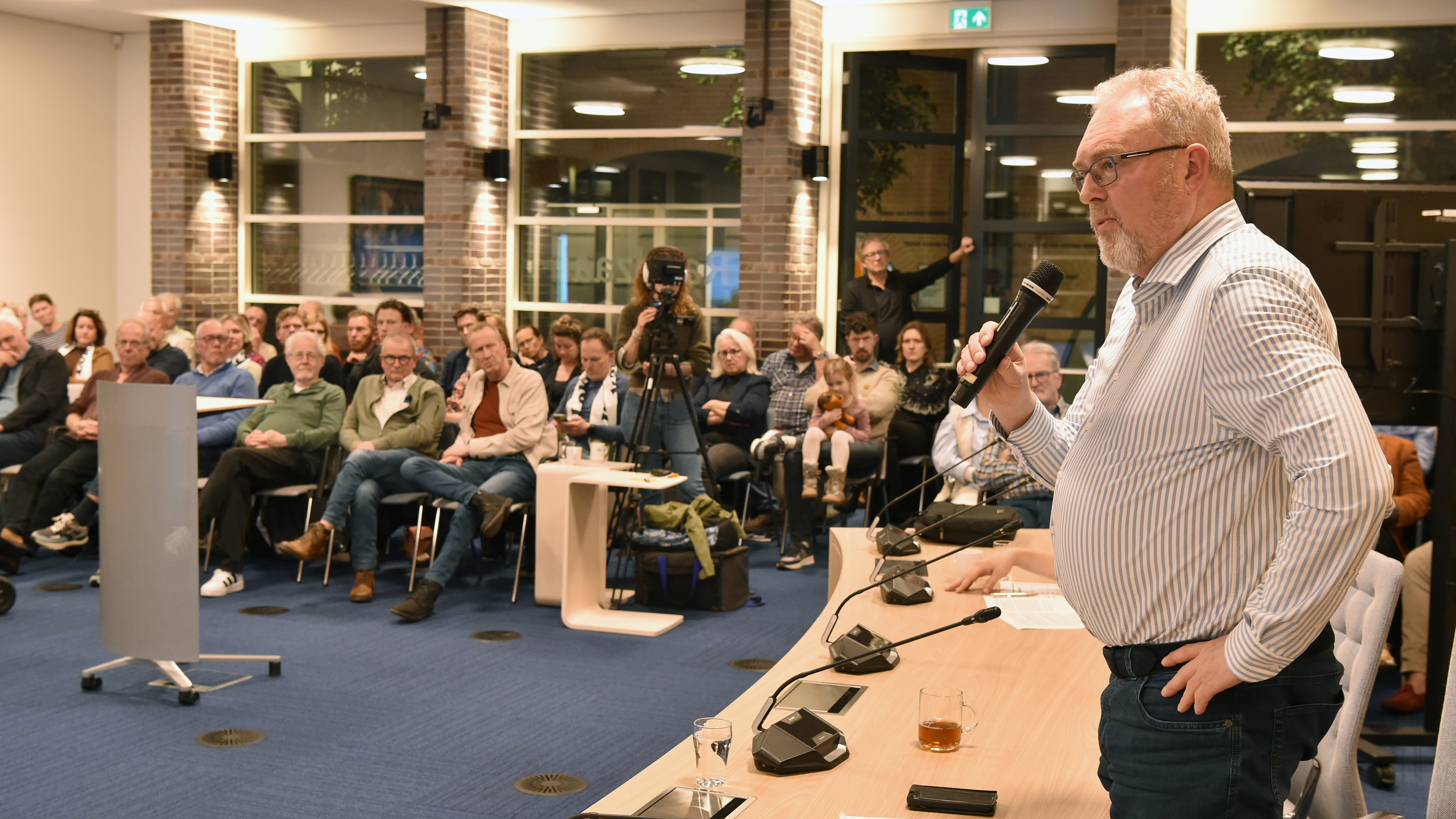 Castricum sports debate: Swimming pool and sports hall construction a major topic. ‘Everyone is fed up with it’