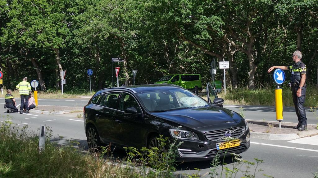 Vrouw (21) overleden na aanrijding met auto in Bergen