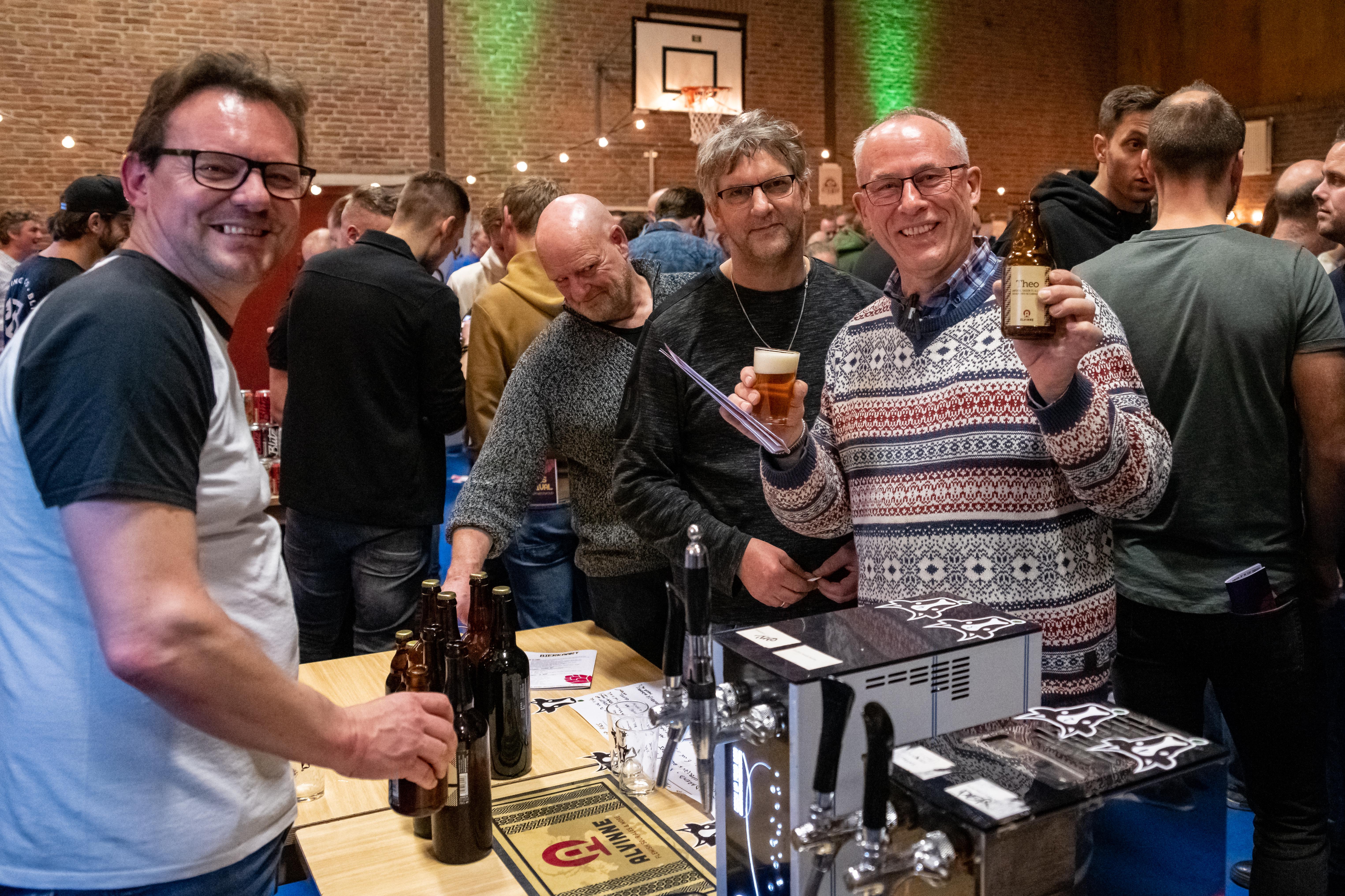 Druk Westfries Bierfestival in Westwoud: Vloeibare paradepaardjes in een proefglas