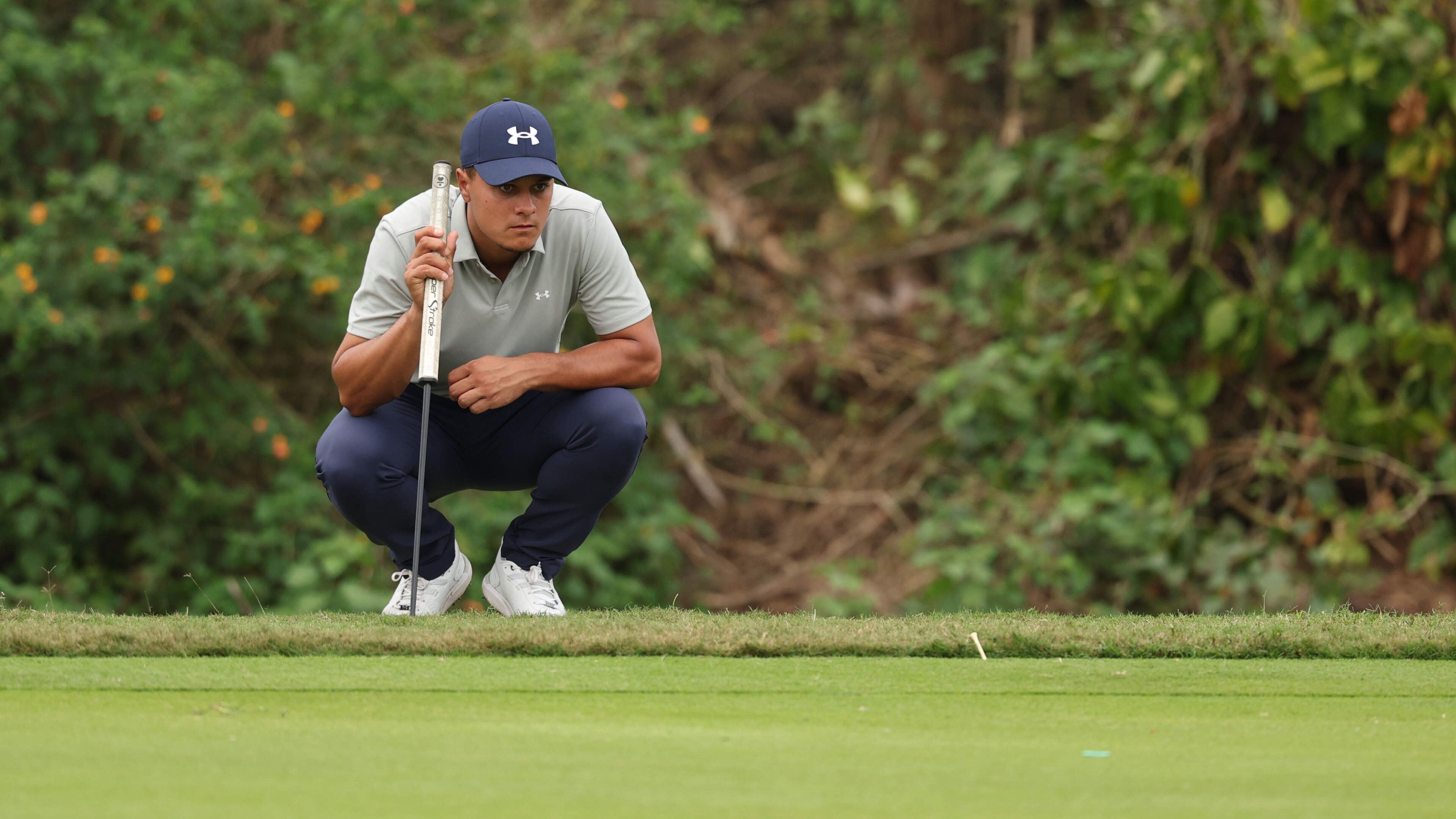 'How do you fire a caddie?' Mike Toorop struggles and discovers the harsh world of top-level golf