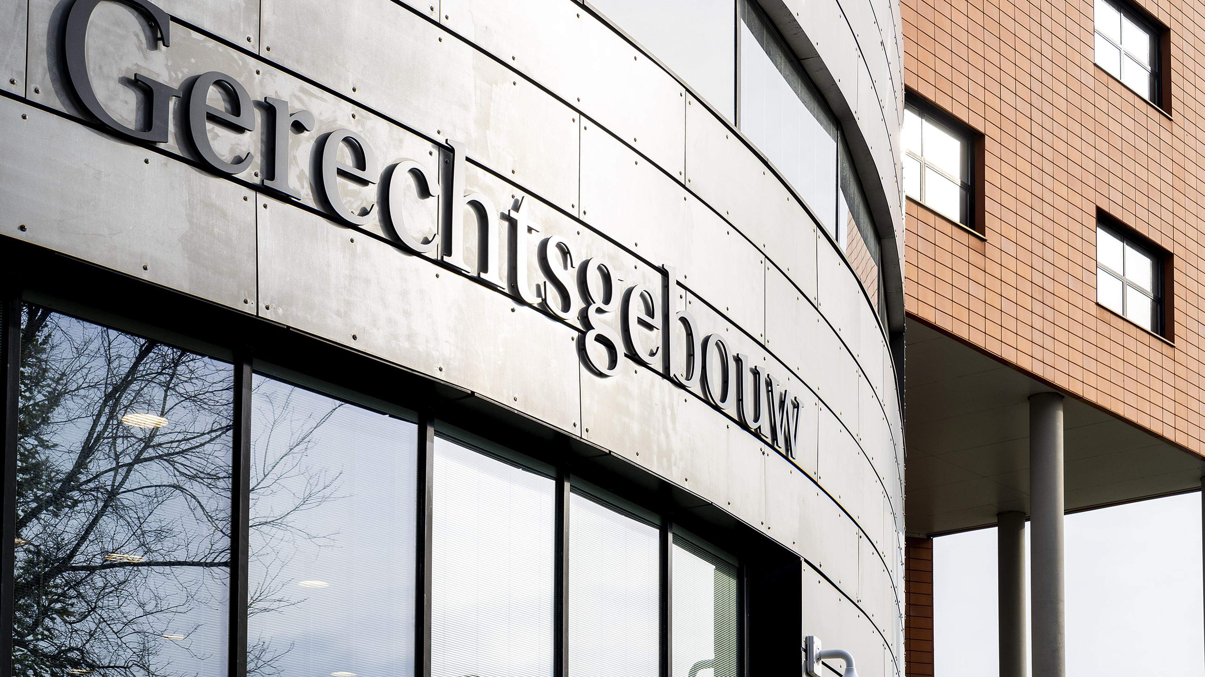 Slachtoffer (21) liep grote buikwond opdoor geweld bij station Anna Paulowna