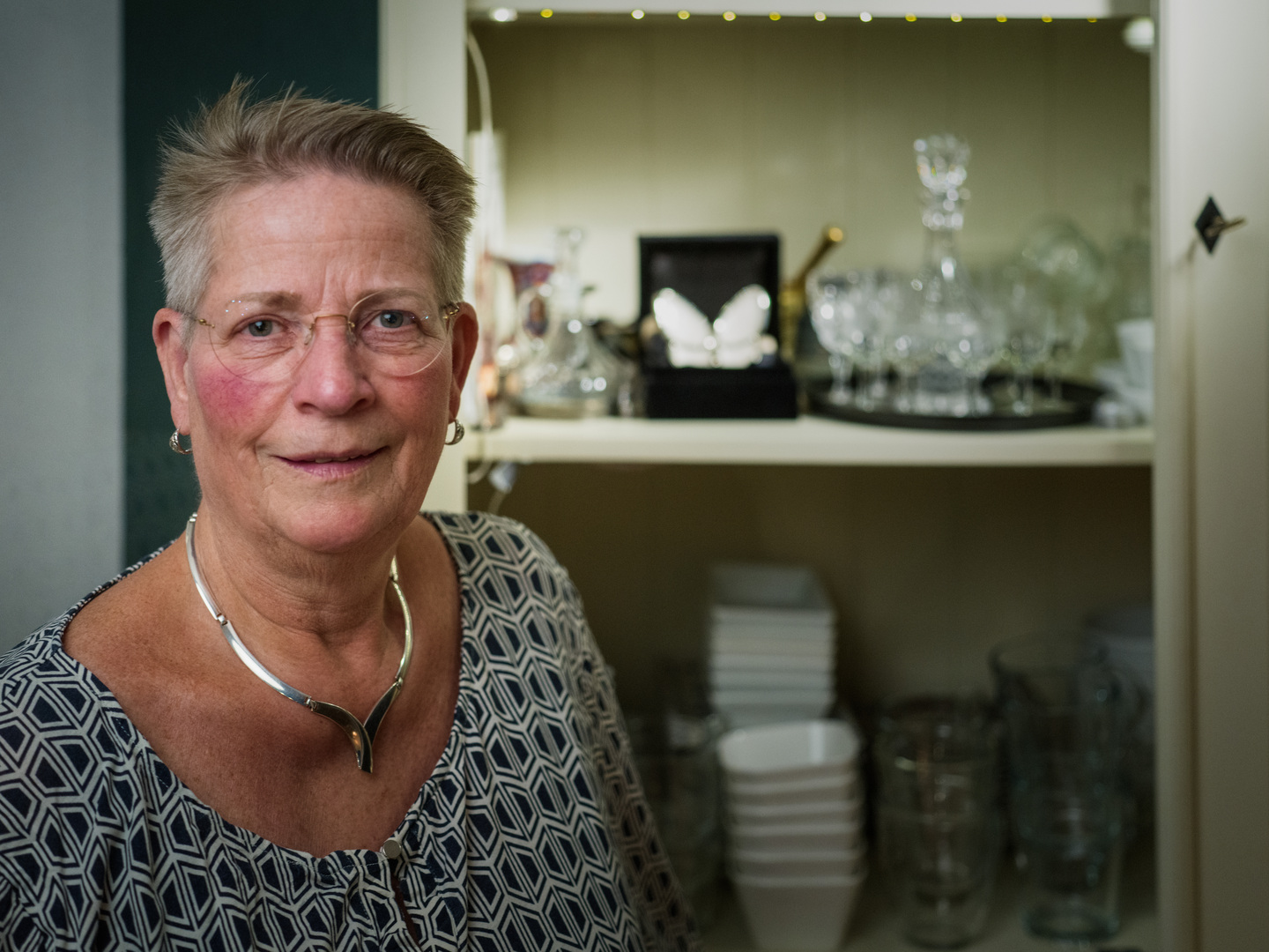 Diny (67) verliest beide ouders door coronadrama in verpleeghuizen ...