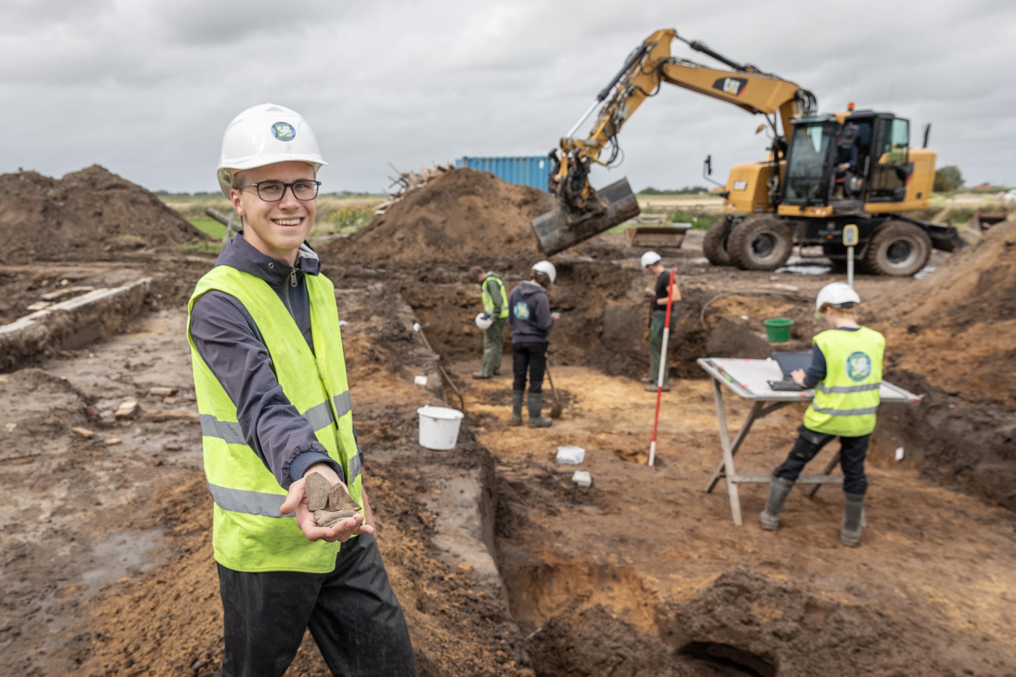 Archeologen enthousiast over prehistorische en vroegmiddeleeuwse vondsten bij Oosterend. ’Dit is een