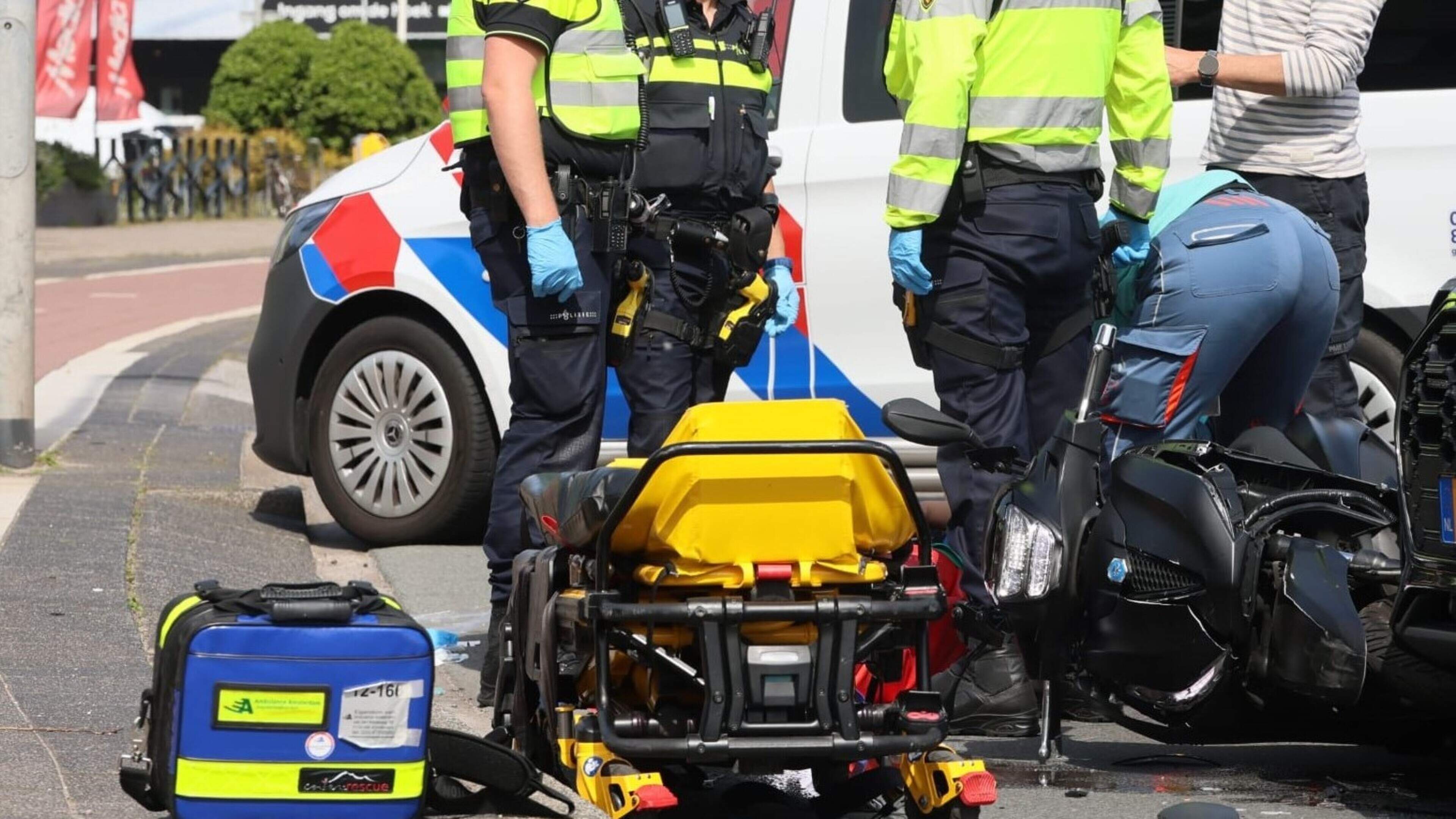 Motorcyclist rushed to hospital after collision on Parallelweg in Beverwijk