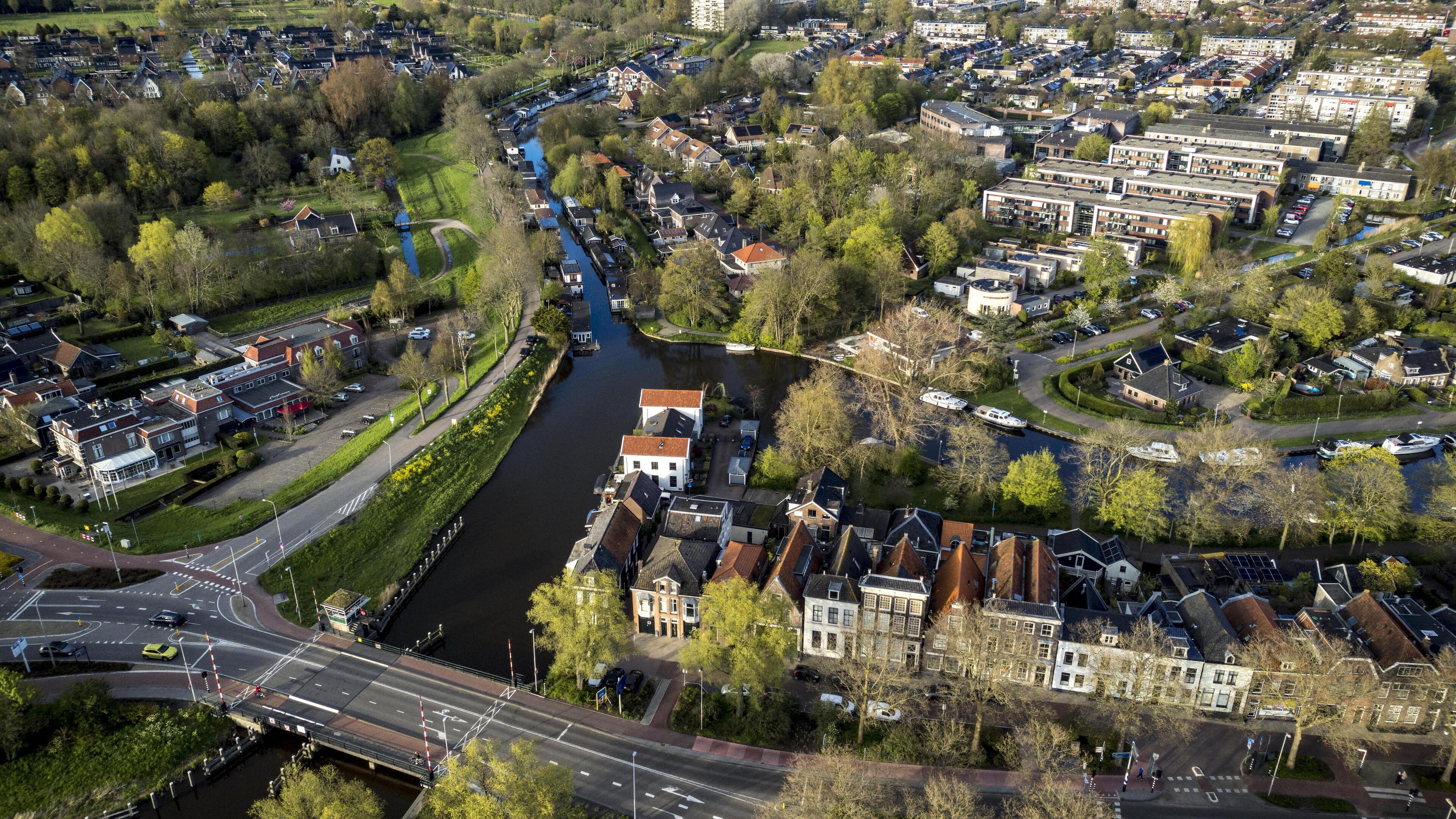 Zuidoostbeemster en Purmerend op de scheidslijn van wat geen grens meer is | Luchtfoto