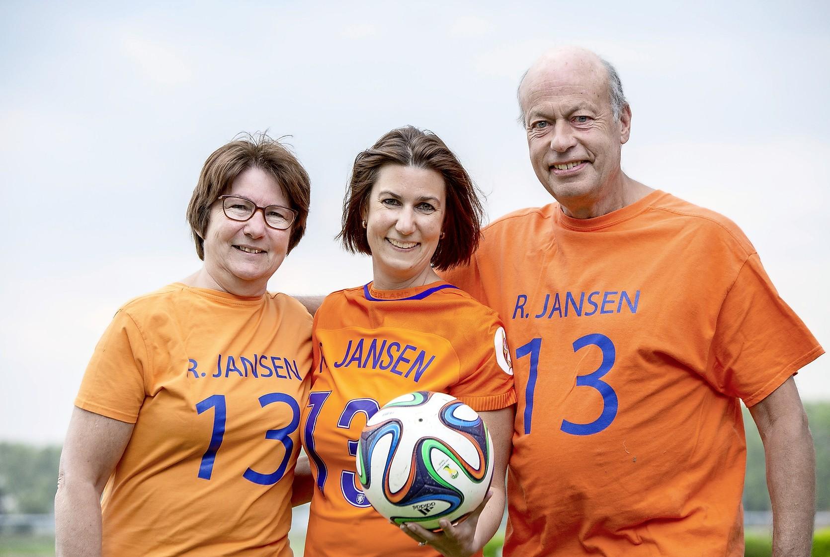 Op zoek naar de wortels van Oranje Leeuwin Renate Jansen: ’Nu doet ze soms ’tolletjes’ als ze scoort