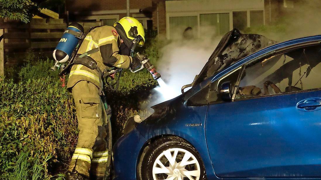 Autobrand in Avenhorn, politie doet onderzoek