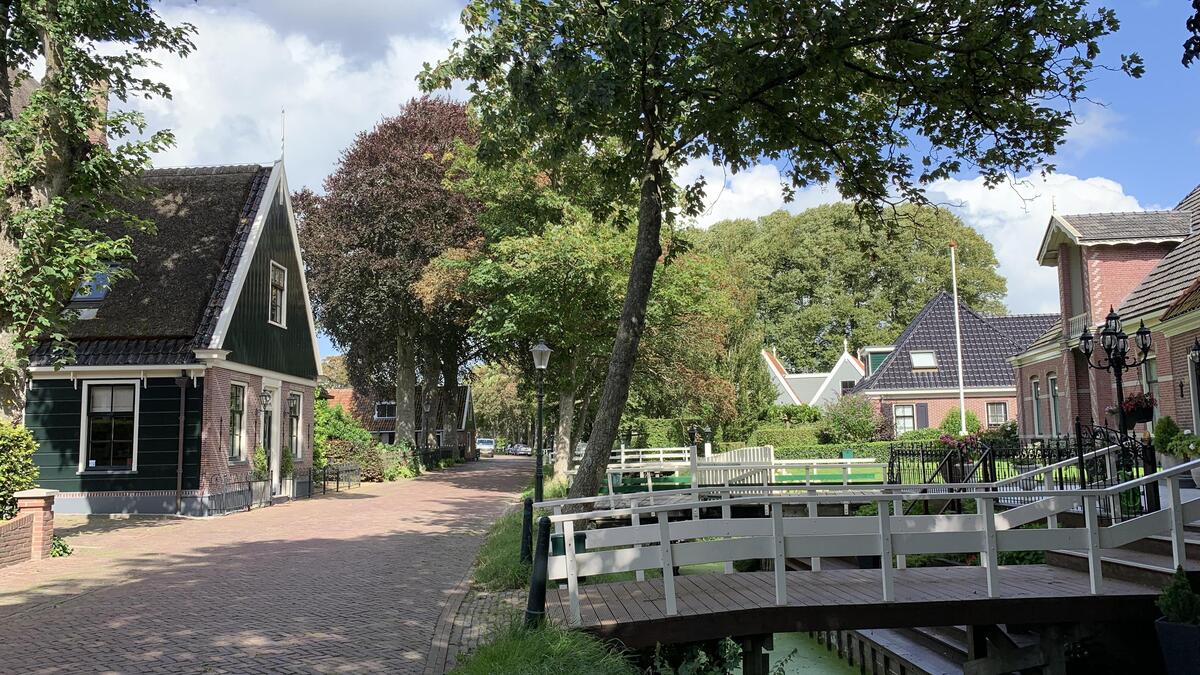 Vrienden van Twisk fel tegen ‘verrommeling’ dorp. ’Gemeente doet niets ...