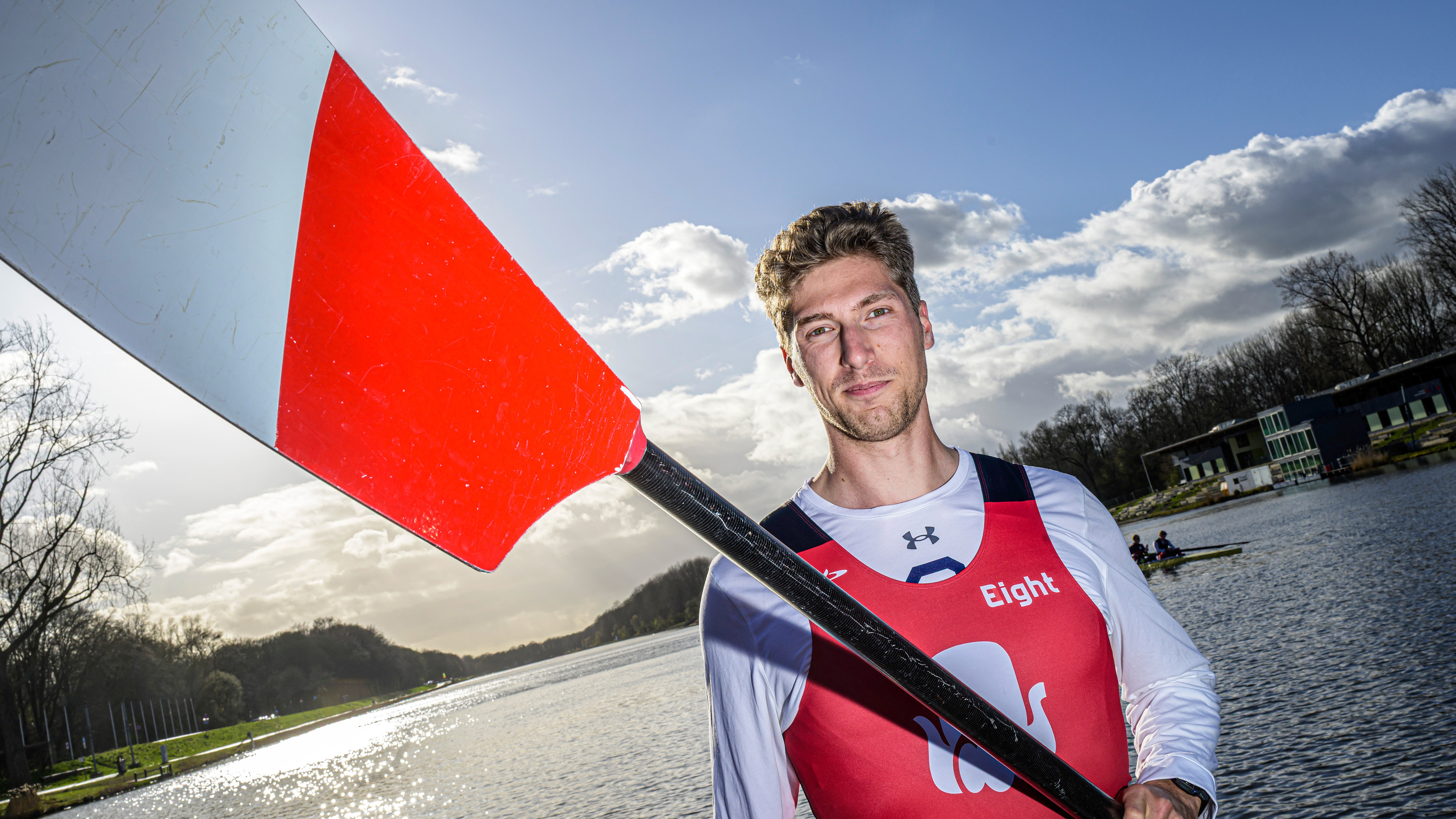Olav Molenaar dropped from Holland Eight and now among naked swimmers at the Varsity: ‘Suddenly a hundred men are hanging onto your boat’