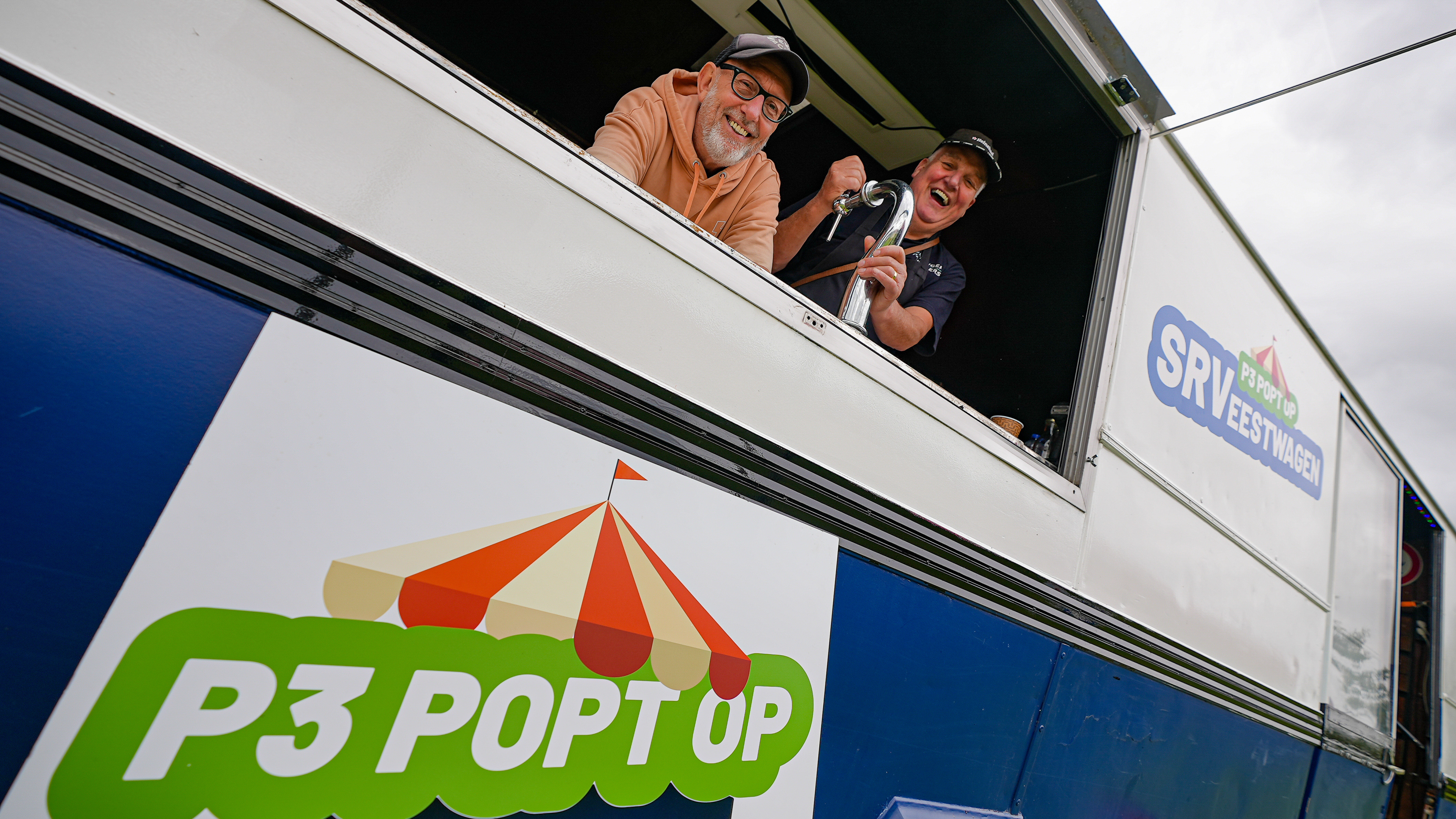 Poppodium P3 met ‘SRVeest-wagen’ de wijk in, oude winkelwagen beleeft vuurdoop tijdens campingfestiv