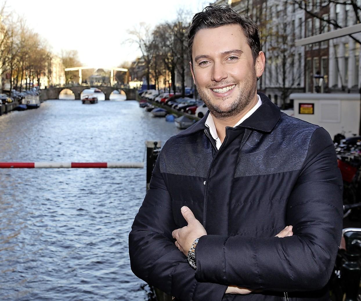 Tino Martin op kermis Jisp