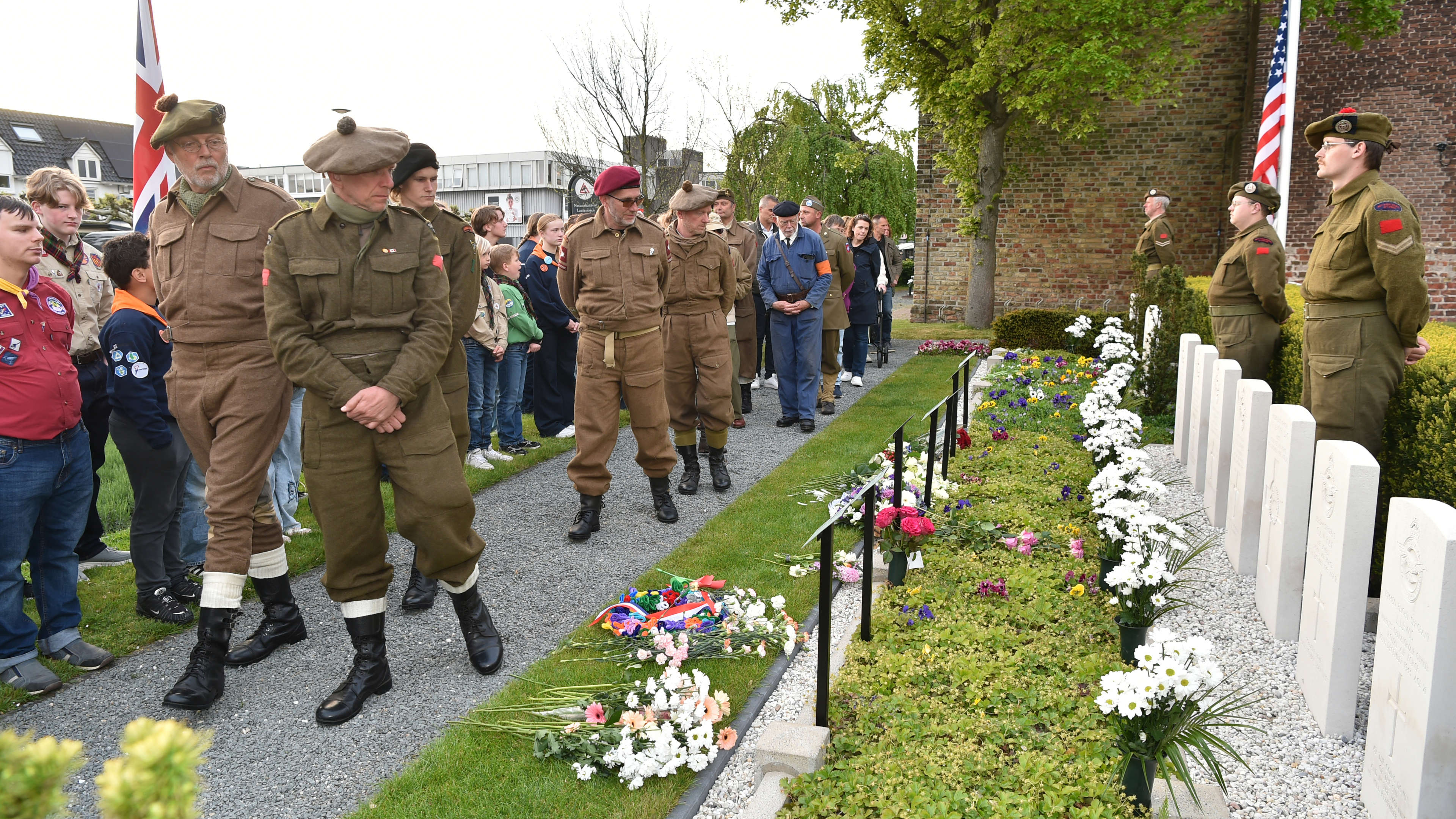 Naud (10) adopts airman Ronald Hawkins’ grave with his school: ‘That awareness can’t hurt’