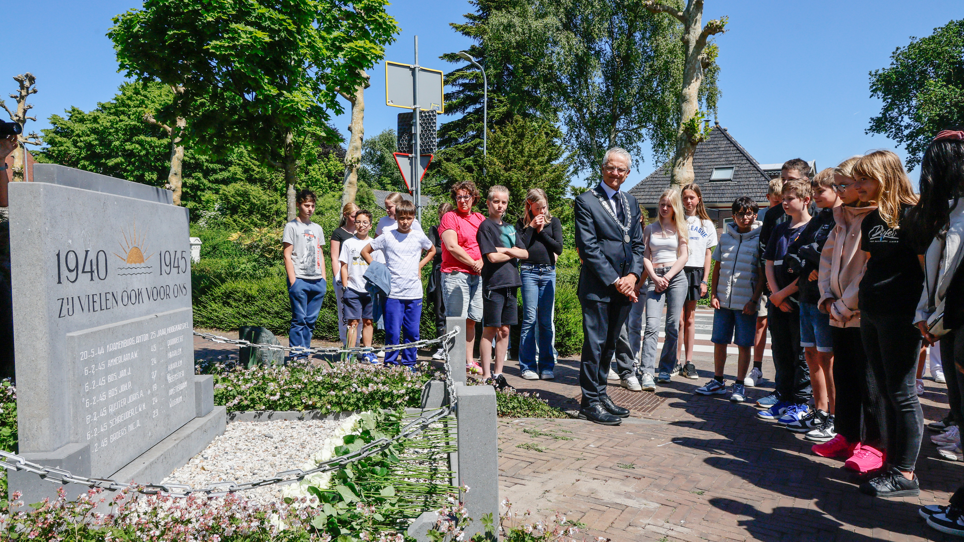 Politie start onderzoek naar jongeren die Dodenherdenking in Hoogkarspel verstoorden met antisemitis