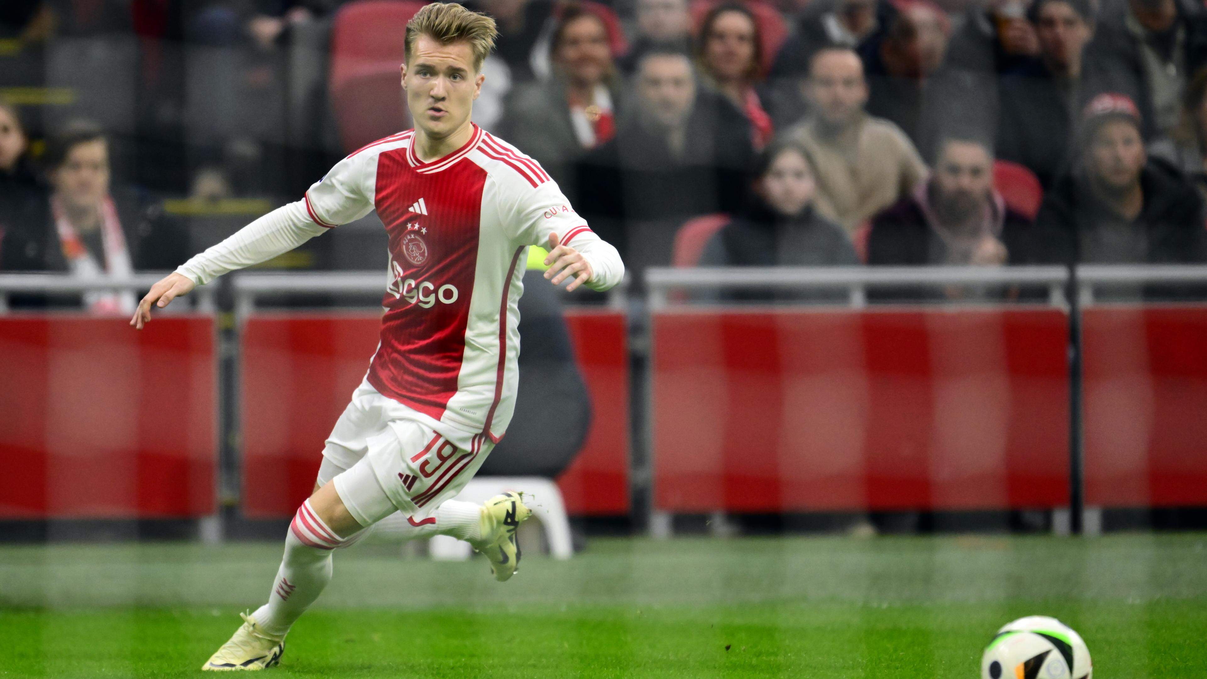 Ajax verhuurt spits Julian Rijkhoff aan Almere City FC