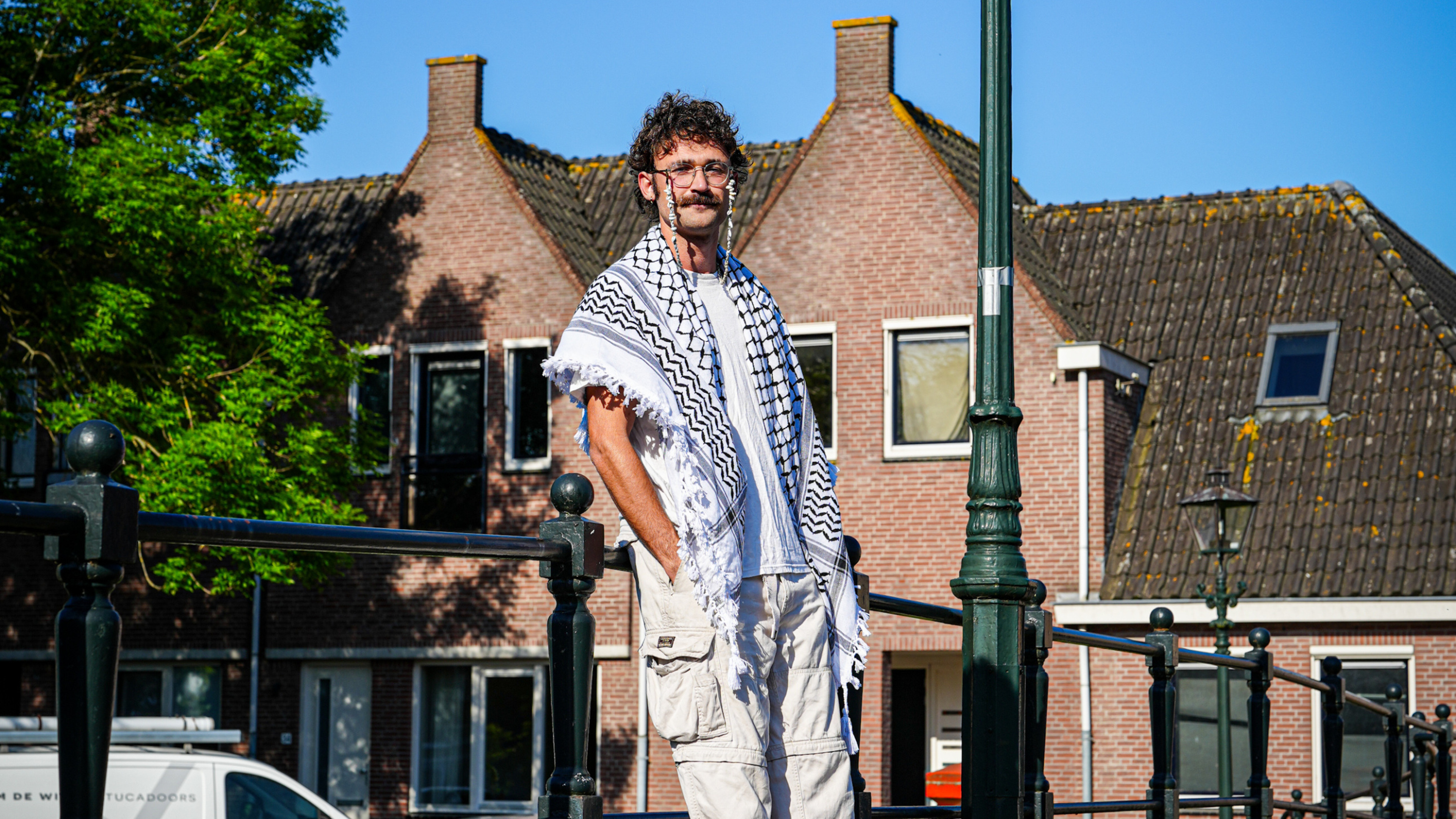 Sil (26) experienced Israeli soldier violence as Flotilla passenger: 'Some were penetrated by a commando with a glove'