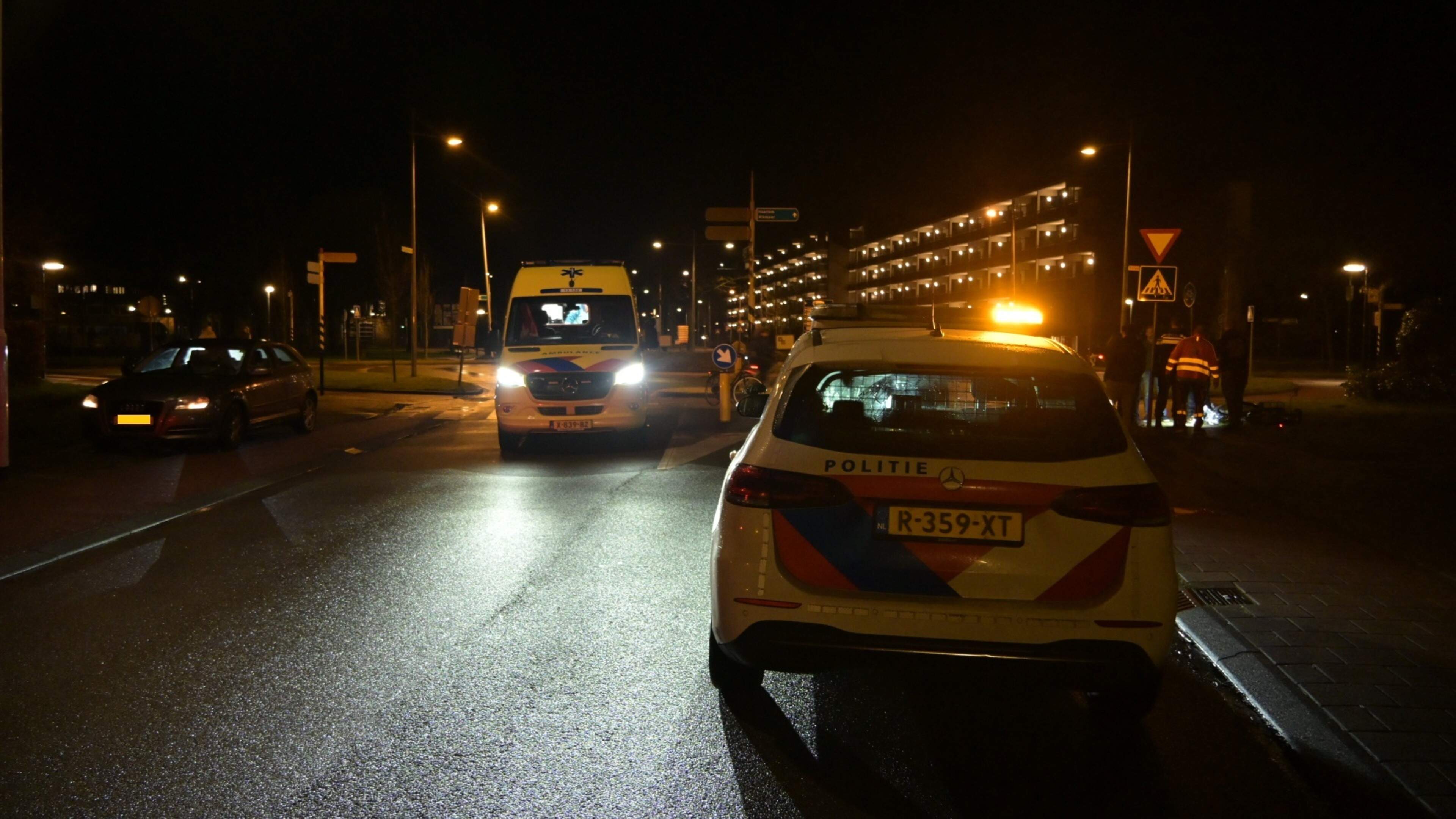 Cyclist injured in fall on roundabout in Castricum, bystanders rush to help