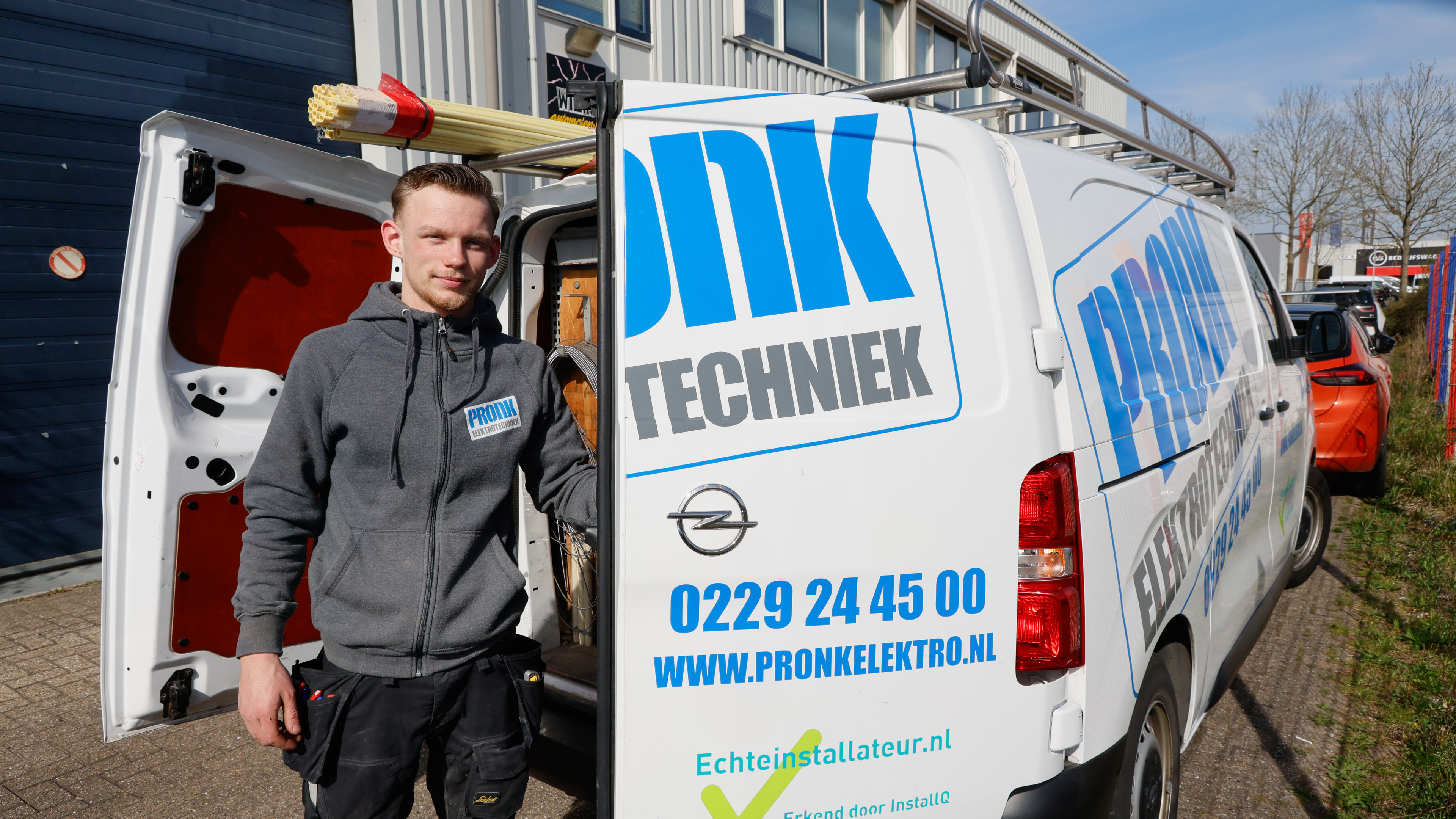 Bedrijfswagens in Wervershoof in trek bij inbrekers. Djibo: ’Dit is in korte tijd al de tweede keer’