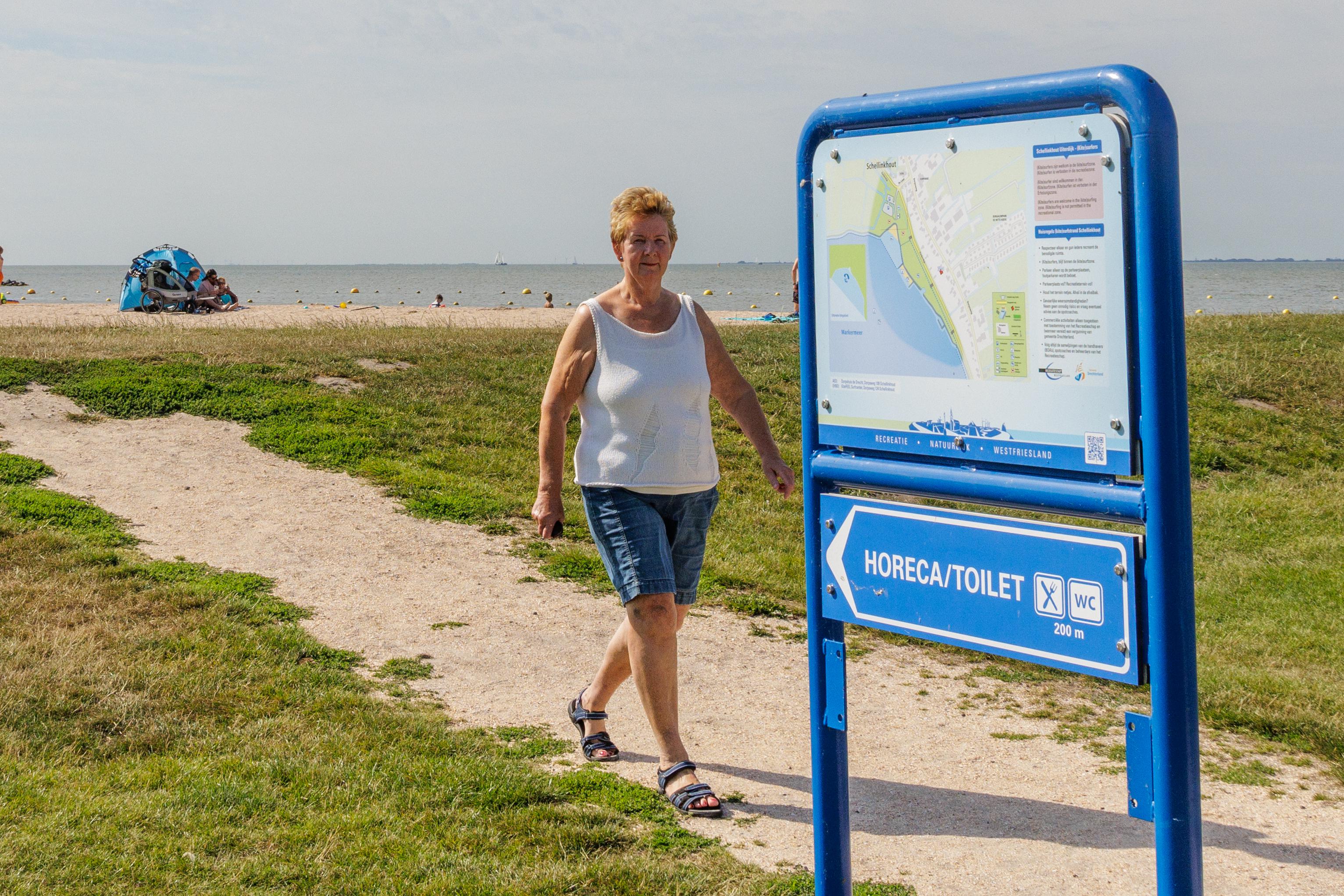 ’Recreanten doen behoefte bij dijkbewoners in de tuin’. Zoektocht naar sanitair op strandje bij Sche