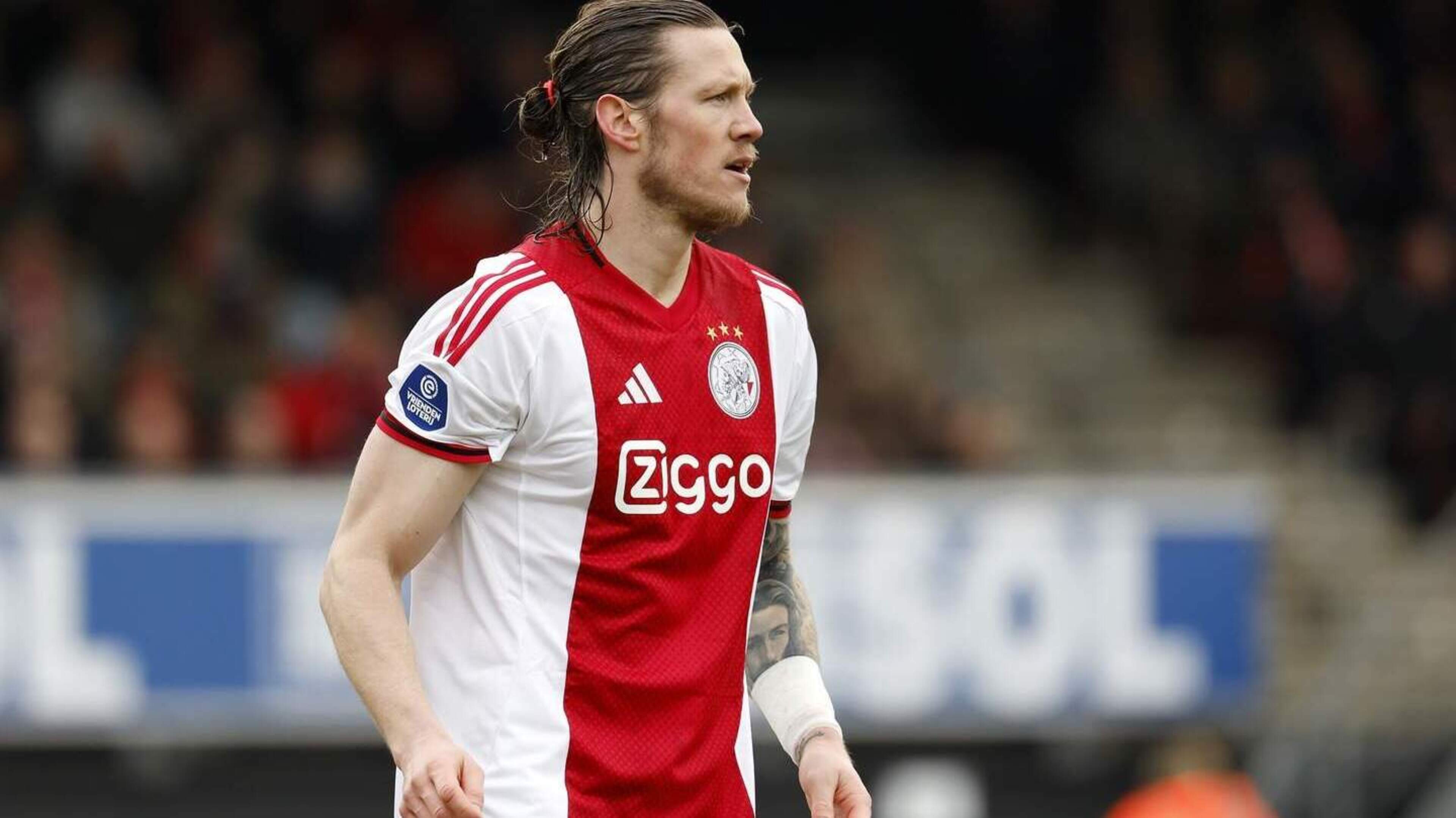 Striker Weghorst returns to Ajax starting line-up against PEC