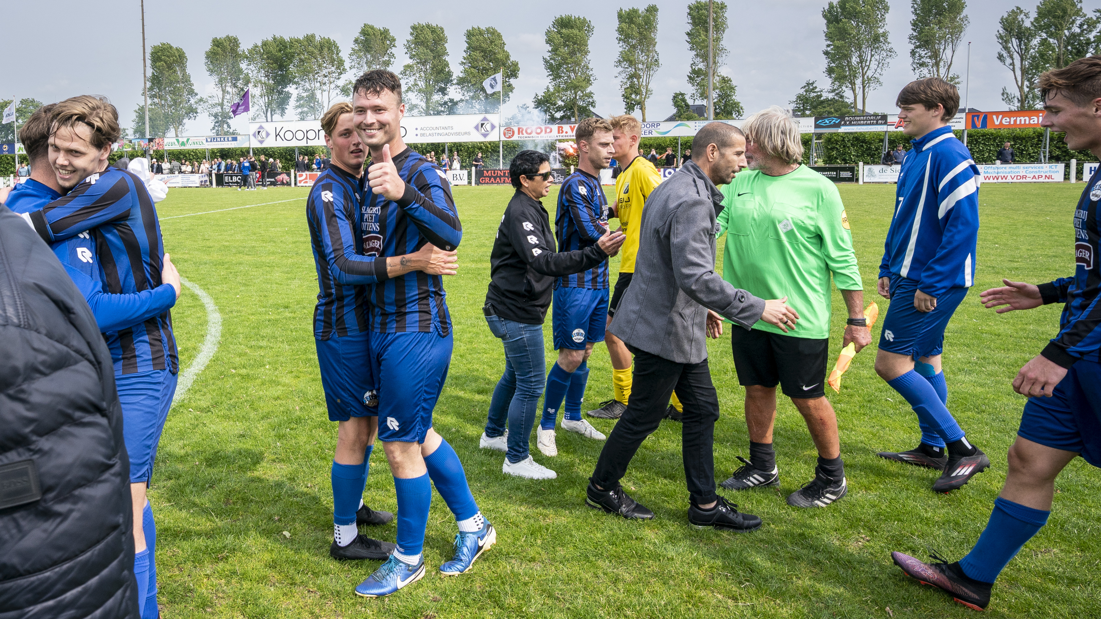 Geel Zwart overtuigend opzij gezet, Succes handhaaft zich in vierde klasse