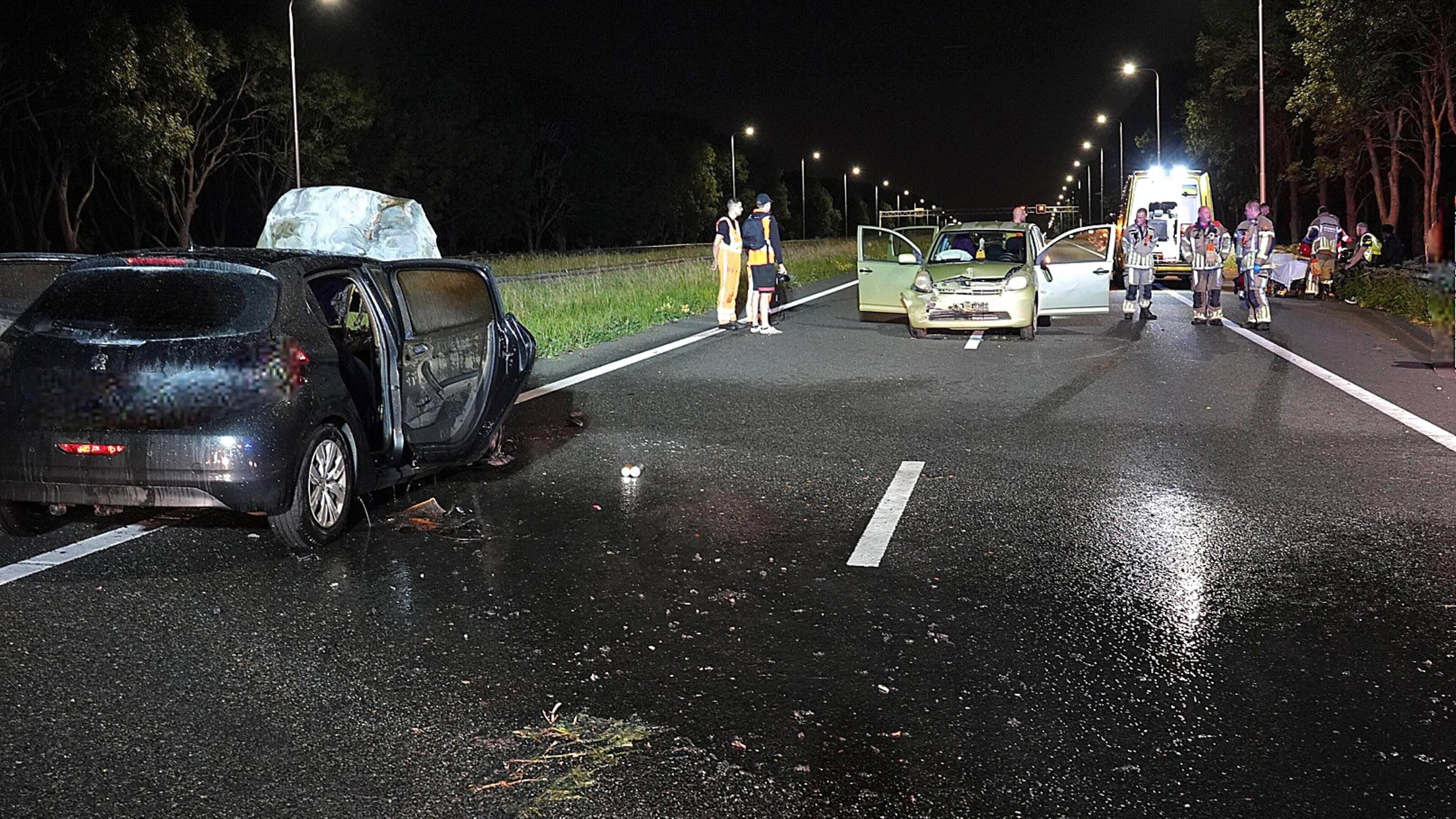 Twee bestuurders gewond bij zwaar ongeval op A7 bij Zuidoostbeemster