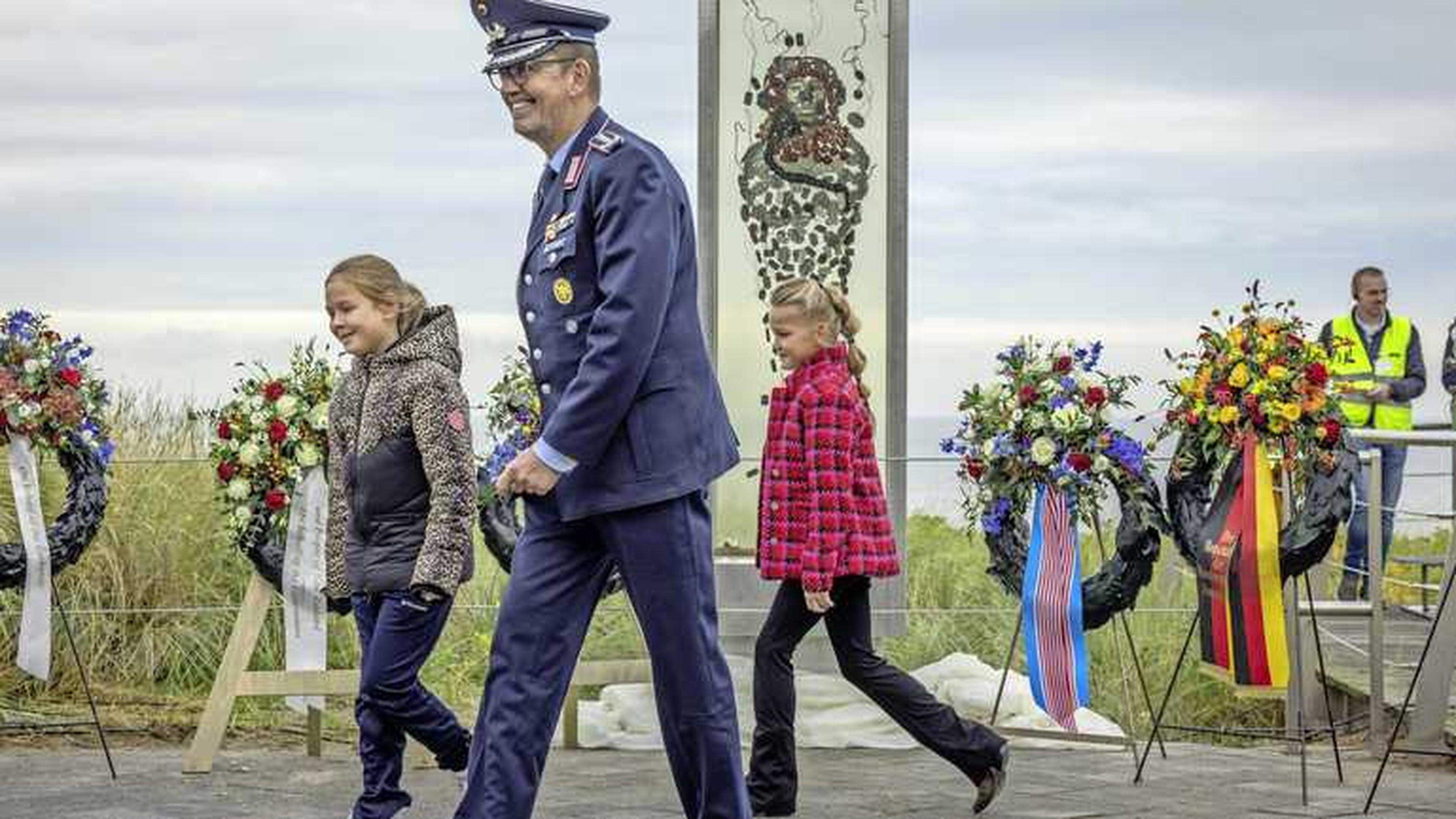 Onthulling Oorlogsmonument Egmond Raakt Duitse Kolonel In Het Hart ...