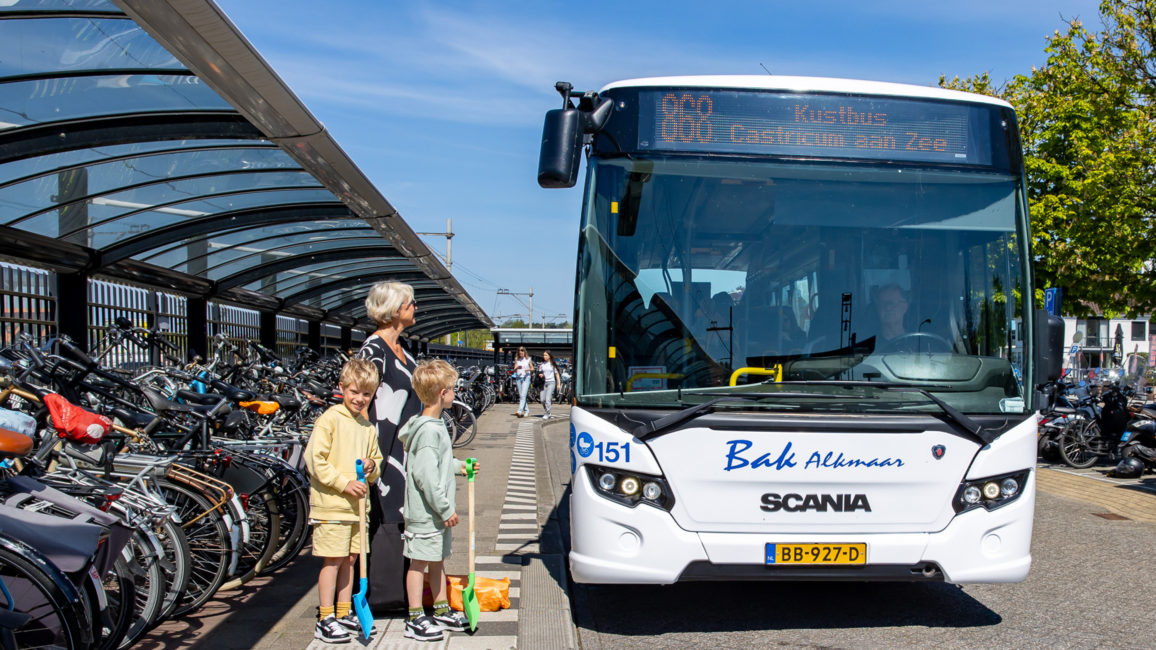 Uncertainty over: Castricum coastal bus to keep running after extra council support
