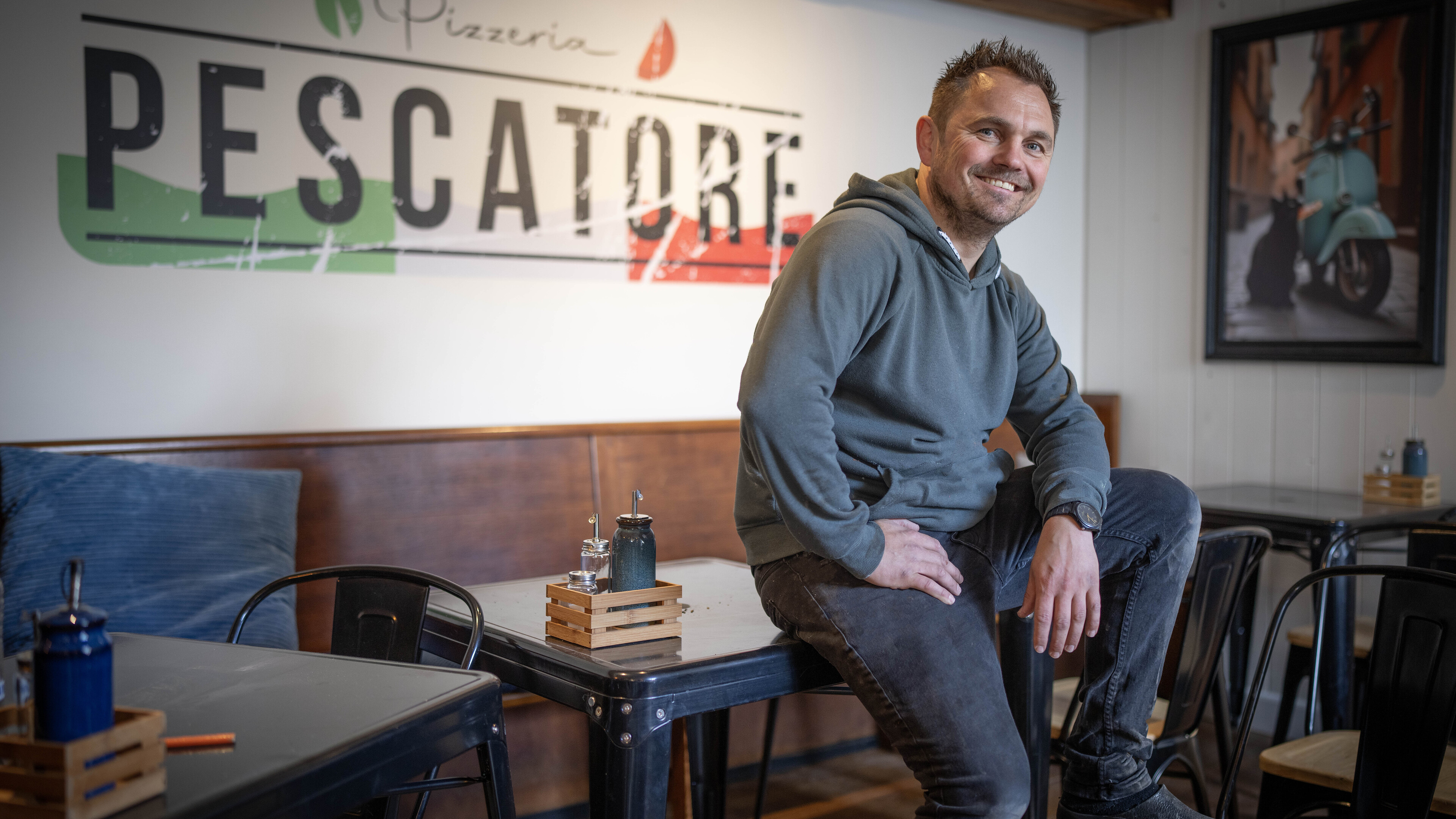 ’Ik hou van verandering’. Hendrik Visser tovert restaurant Bruisend in Den Oever om in pizzeria en p