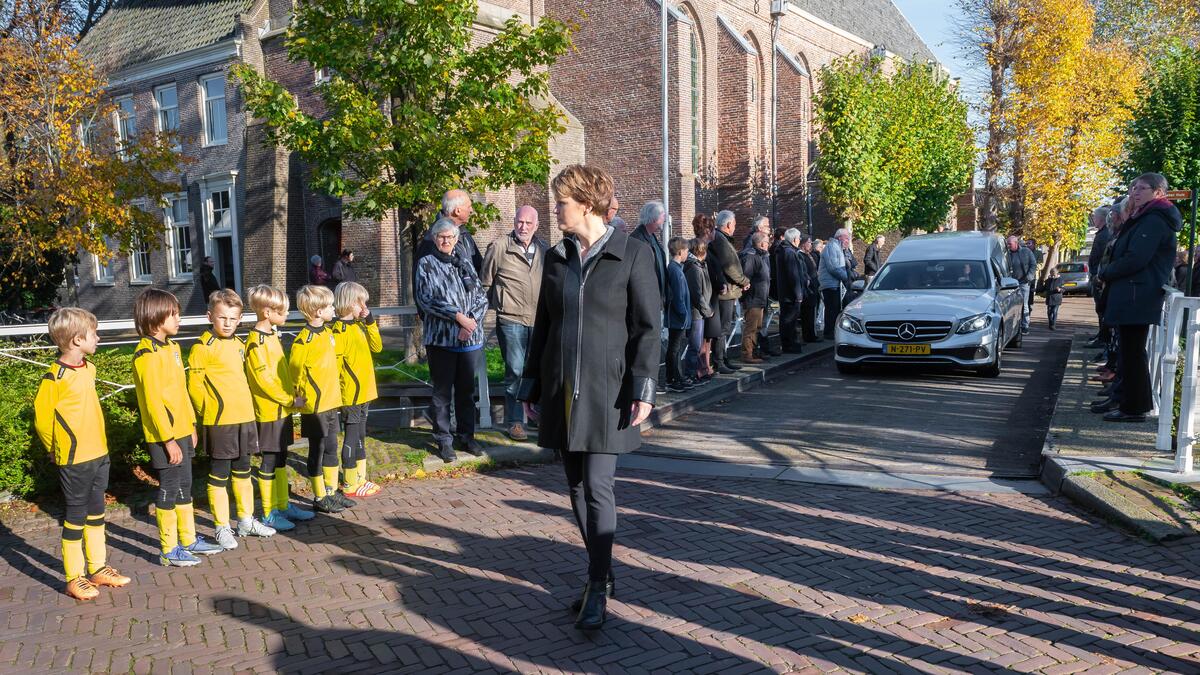 Erehaag voor overleden Jan van Riessen: ’Je was een icoon in Broek en ...