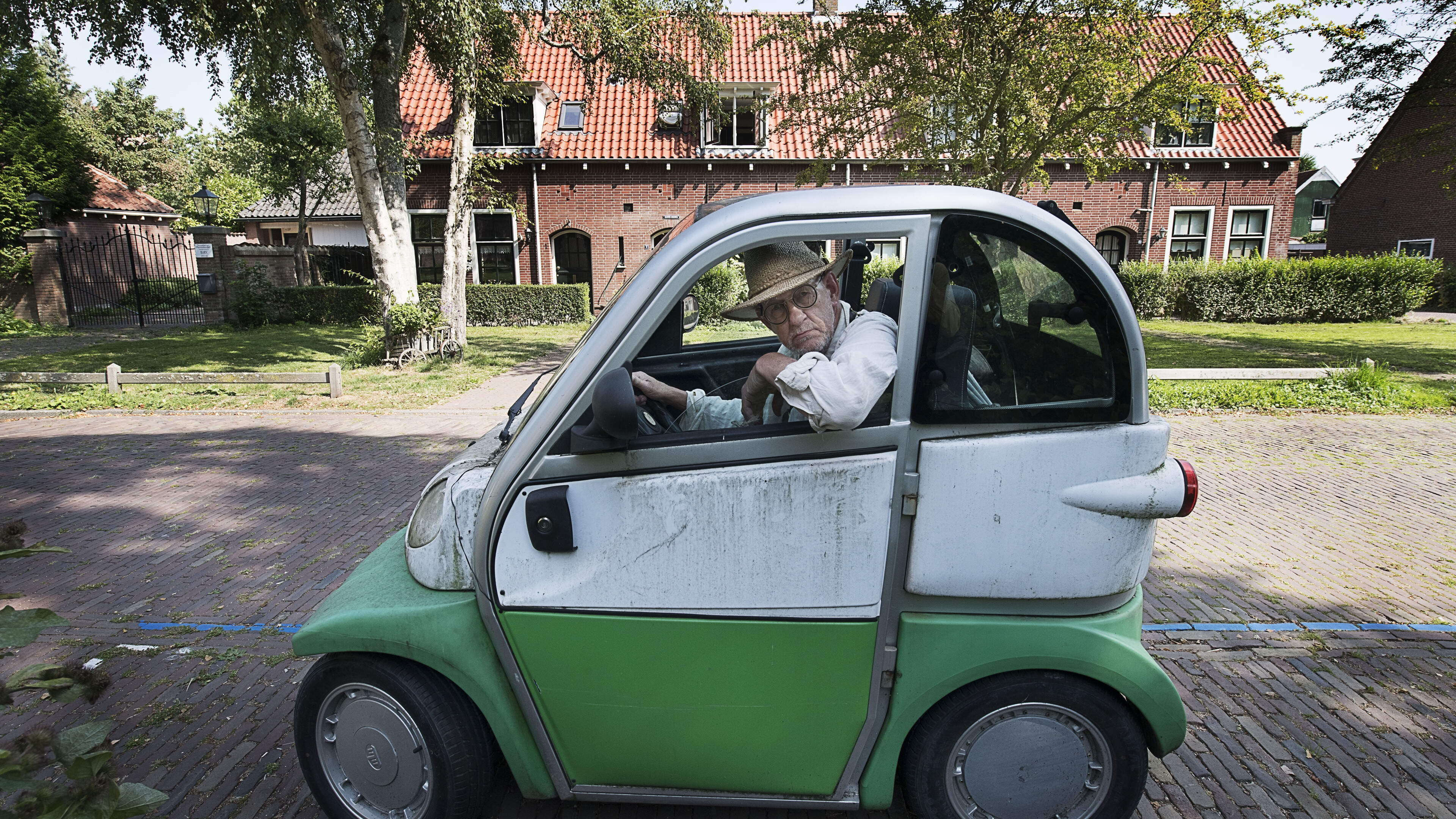 Peter uit Monnickendam heeft geen parkeervergunning nodig voor zijn Birò, maar krijgt aanvraaggeld n