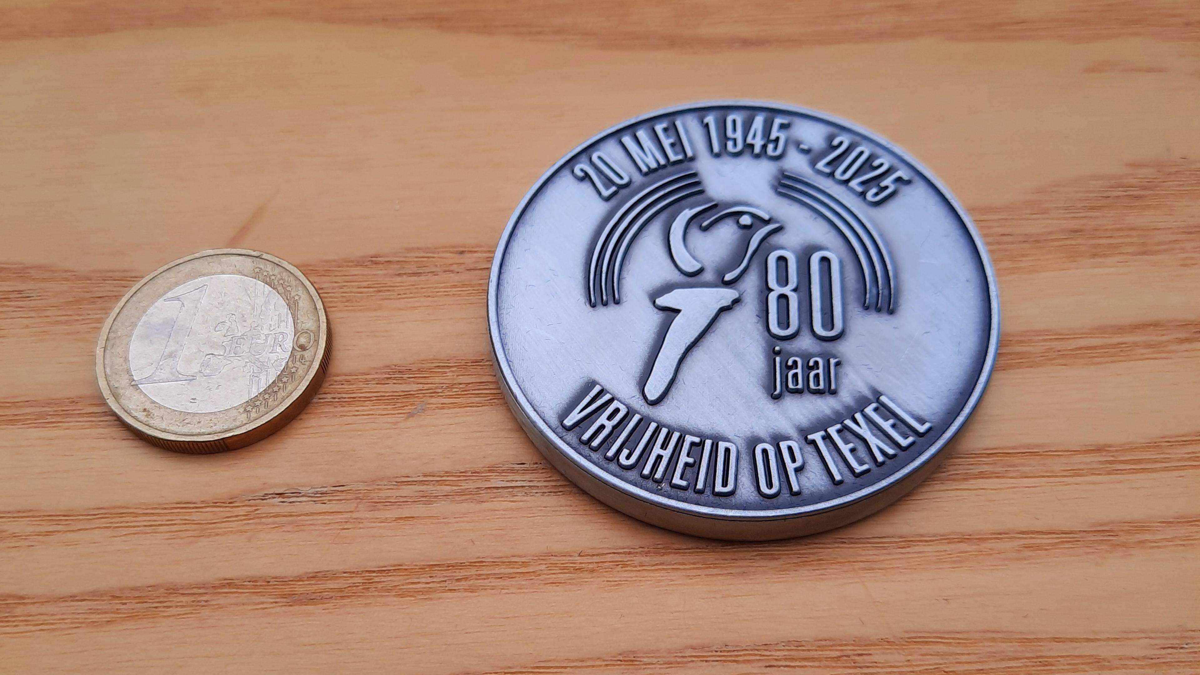 Herdenkingsmunt 80 jaar vrijheid op Texel geslagen