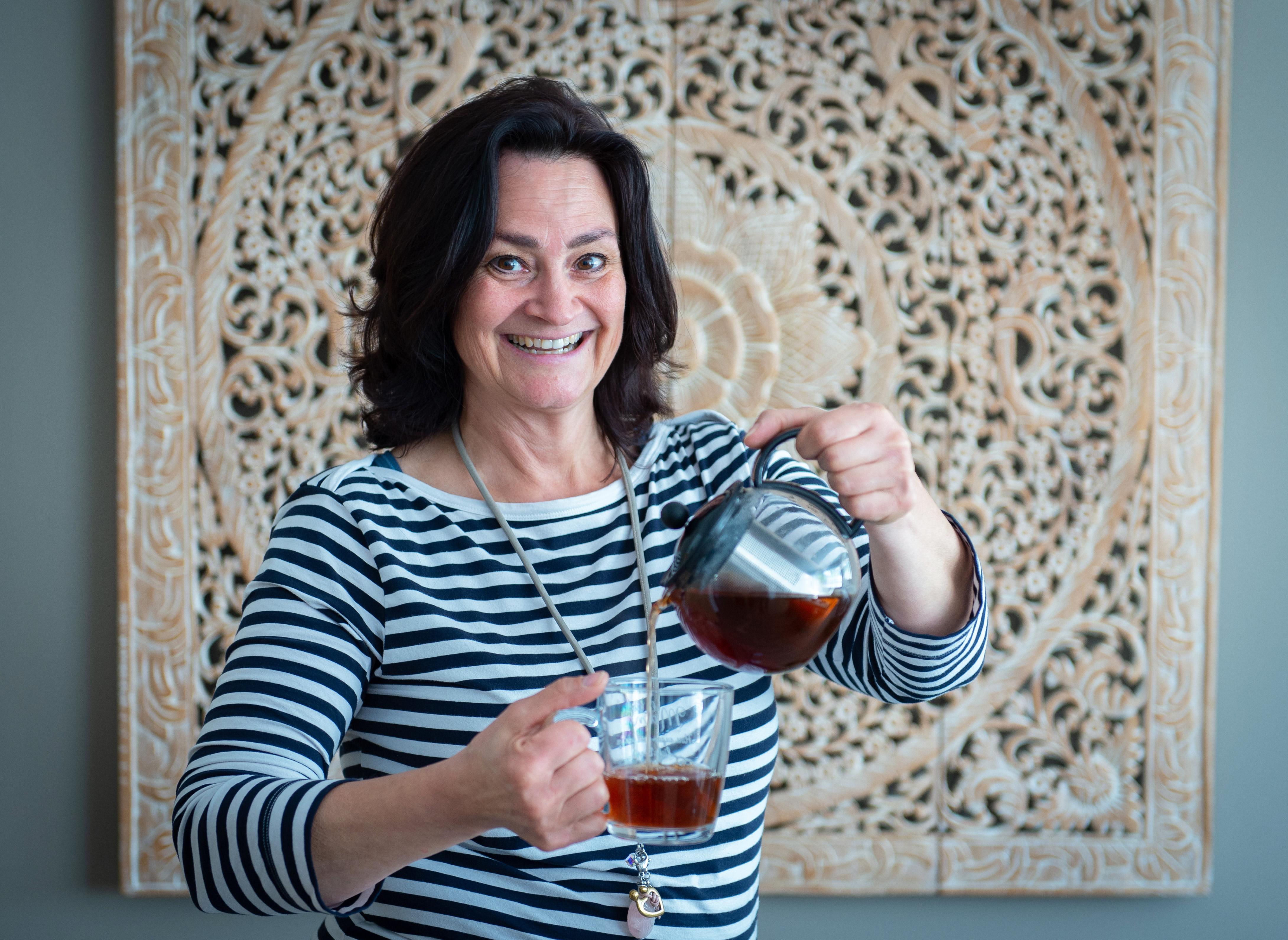 Suez Thee van Annemarie van de Bunt groeit in Oosthuizen uit zijn jasje en keert terug naar Purmeren