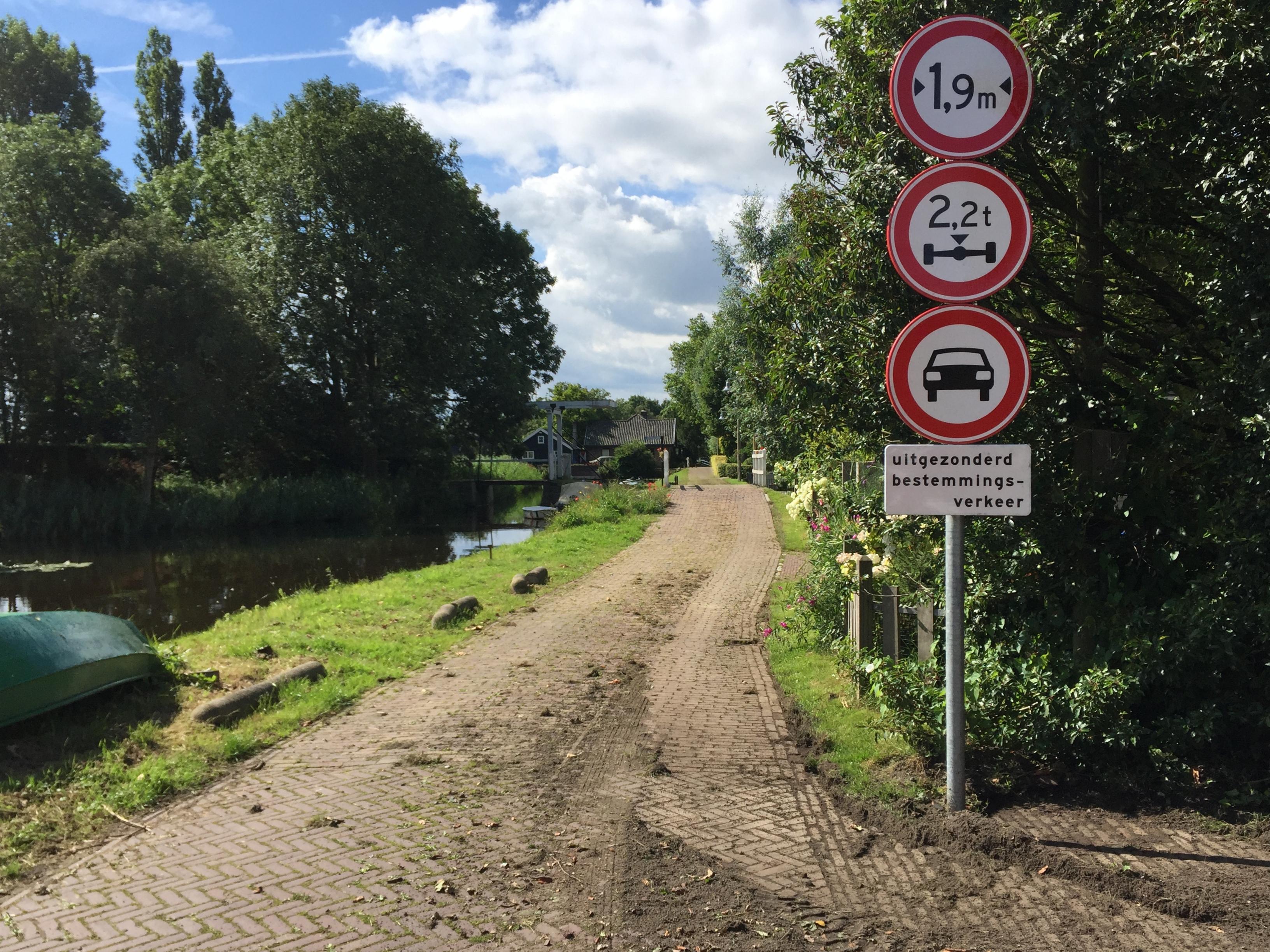 Verdrietige bewoners Watergang vangen bot bij gemeente met klacht over ’foeilelijke’ verkeersborden
