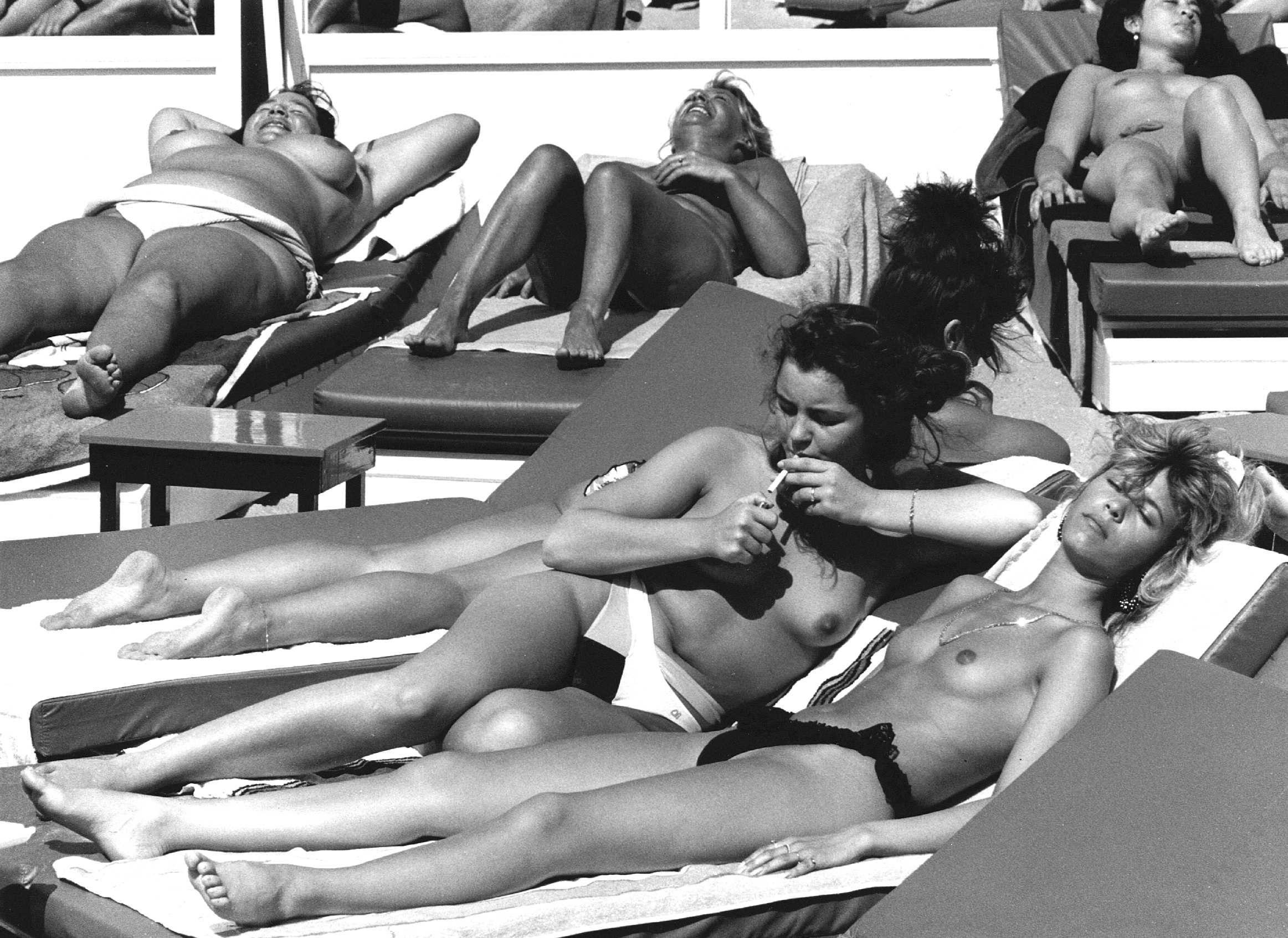 In%20Zandvoort%20hoefde%20je%20in%201988%20niet%20bang%20te%20zijn%20dat%20je%20de%20enige%20was%20die%20topless%20ging.