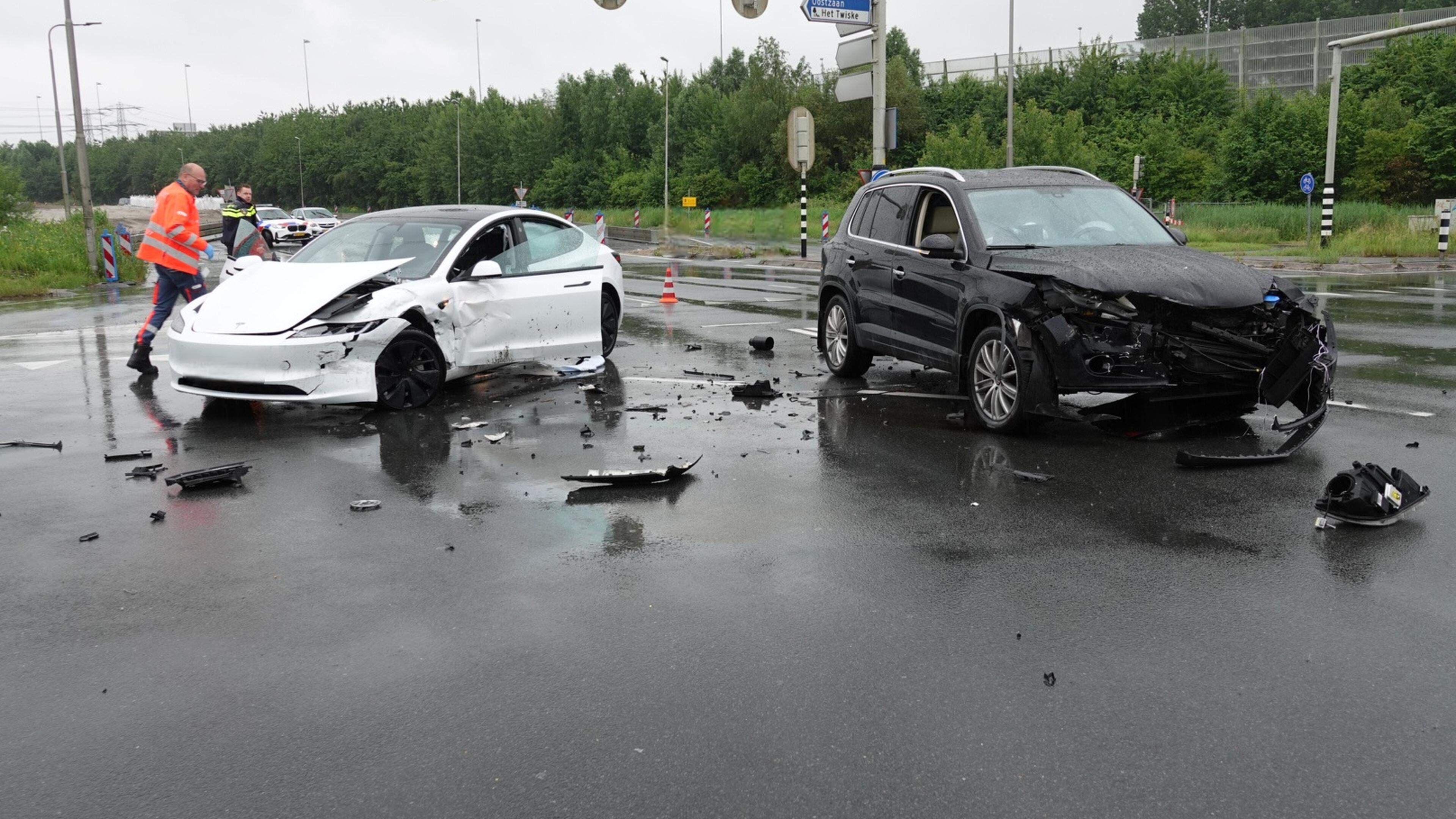 Gewonde bij botsing op kruispunt N516 in Oostzaan